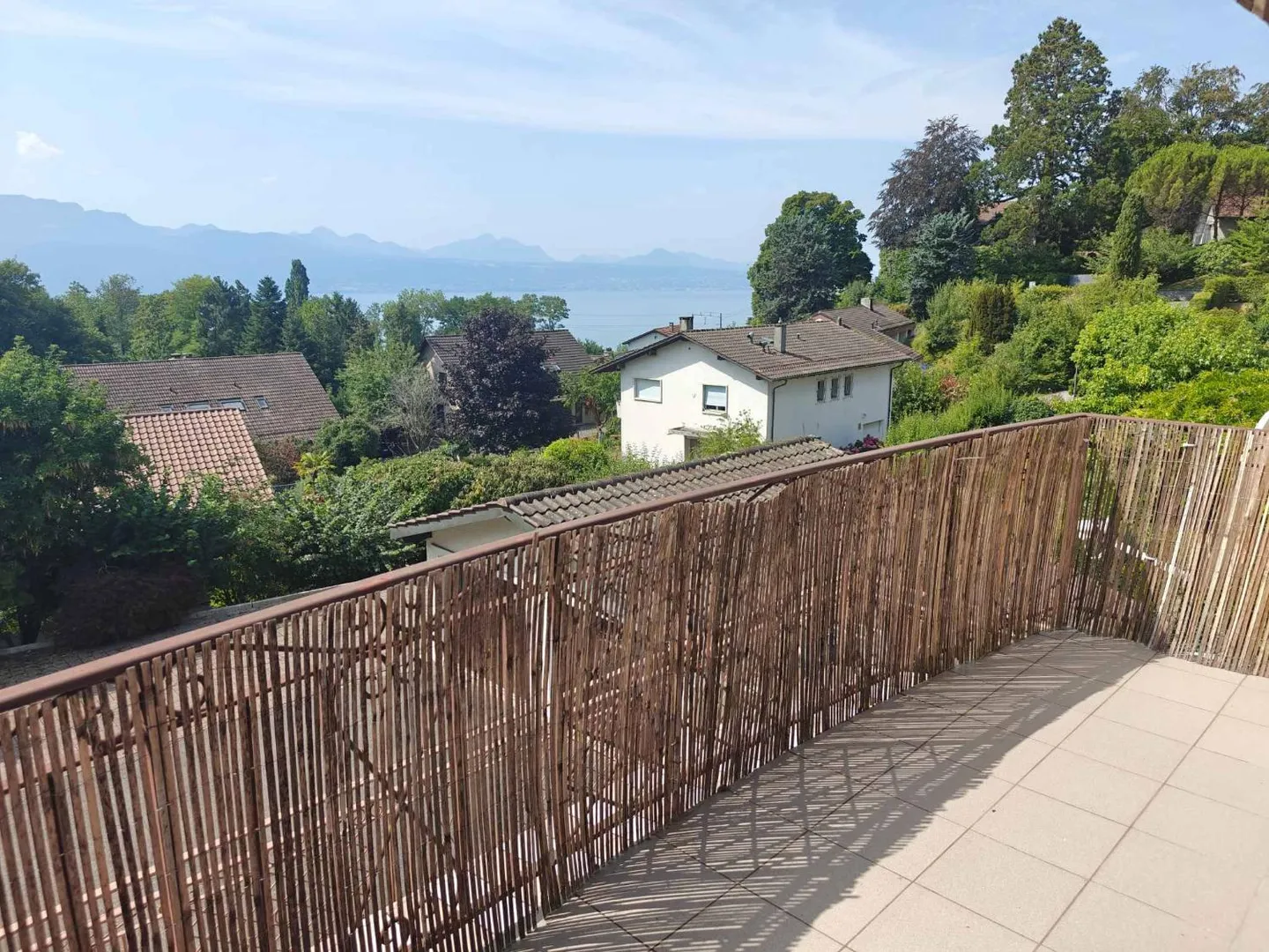 Joli appartement avec vue sur le lac - Photo 1 sur 4