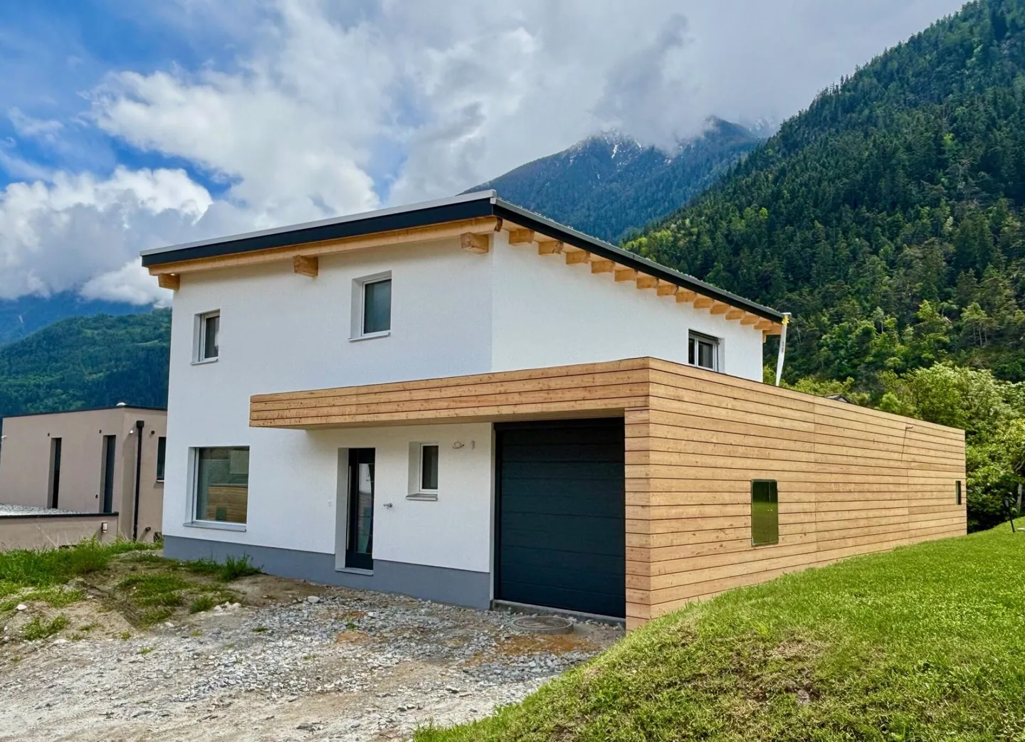 First occupancy with style: Single-family house new construction in Valais, top equipment - Photo 1 of 9