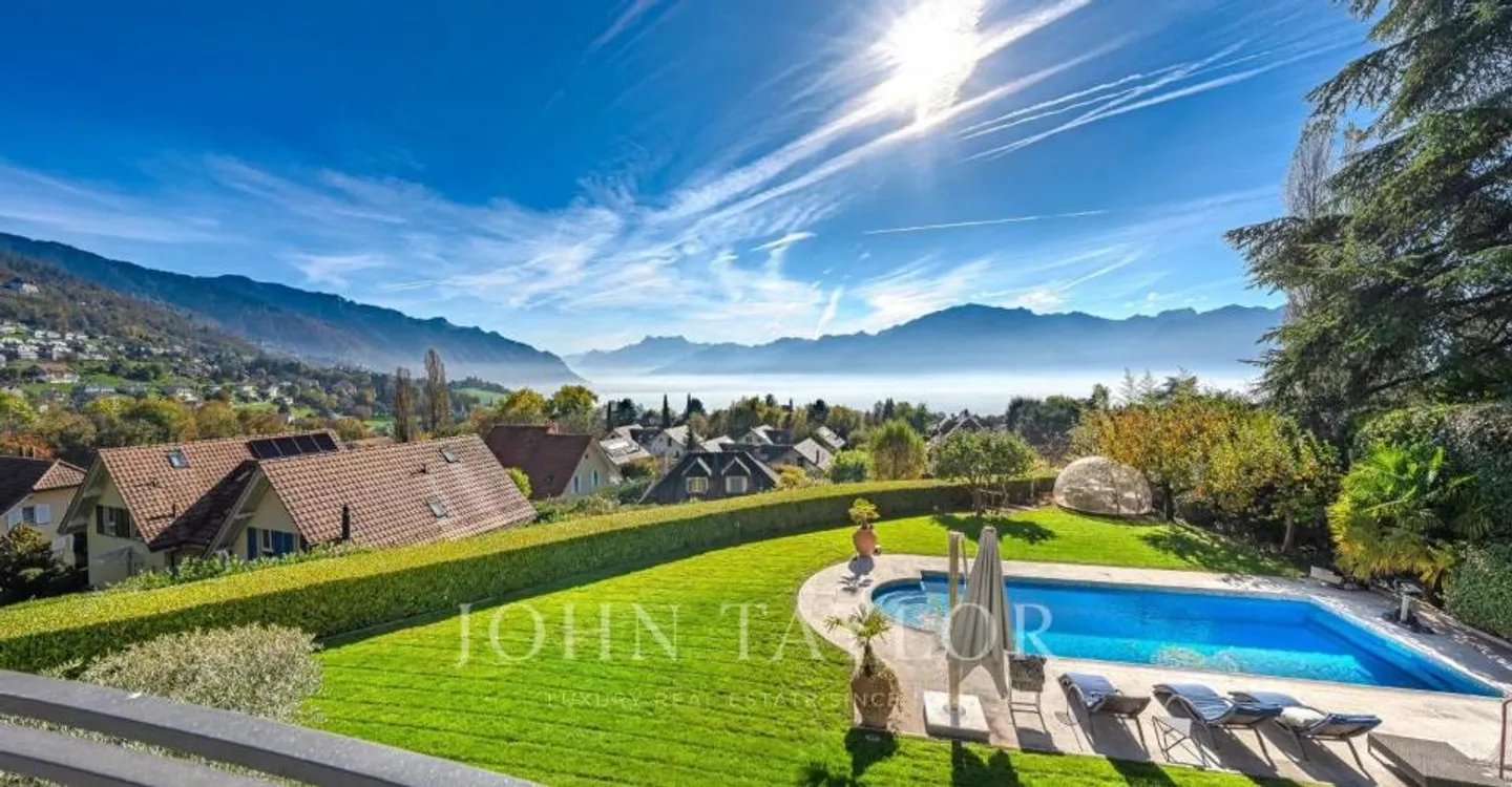 Villa di Lusso con Vista Lago - Foto 2 di 12