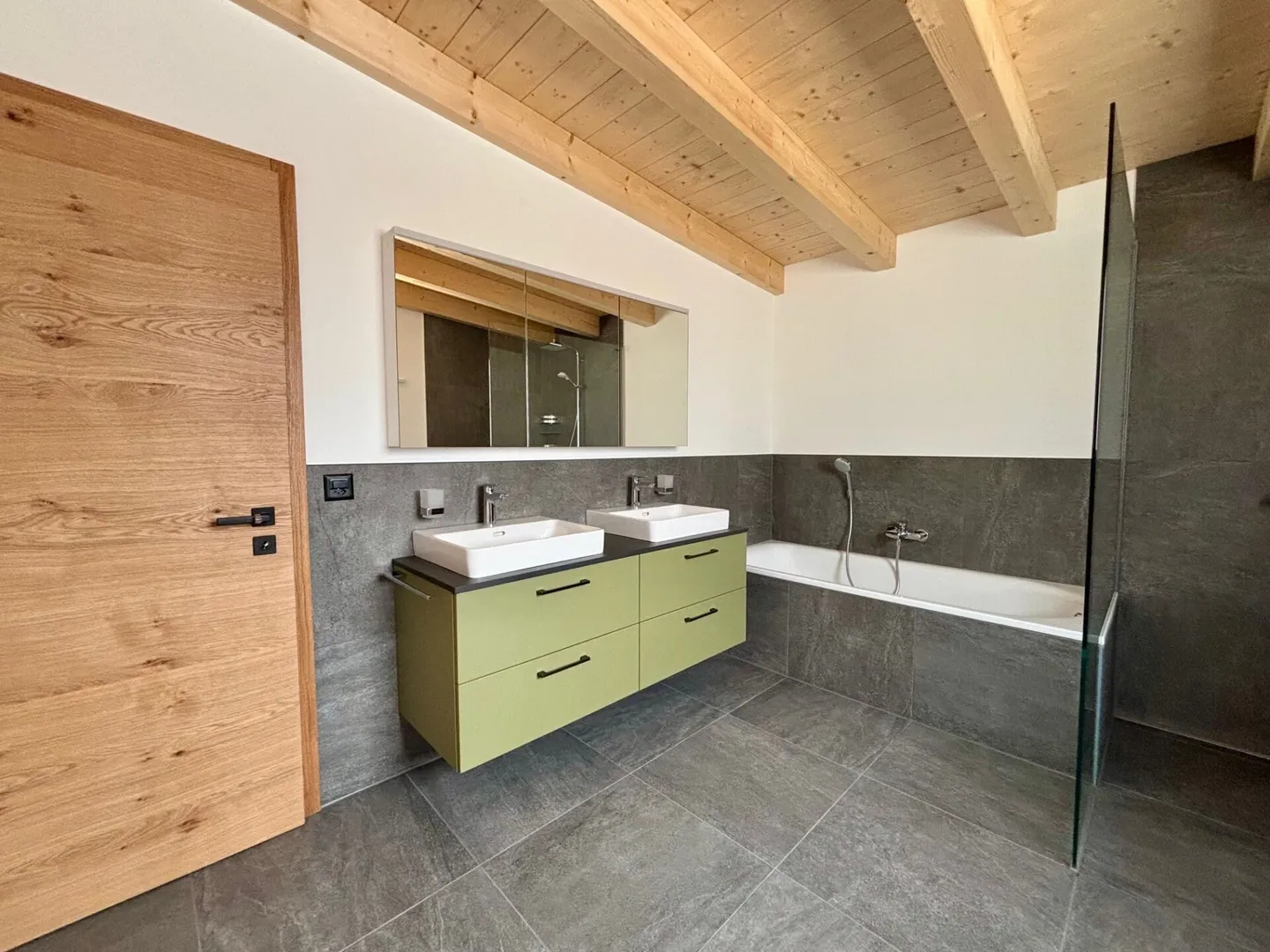First occupancy with style: Single-family house new construction in Valais, top equipment - Photo 7 of 9