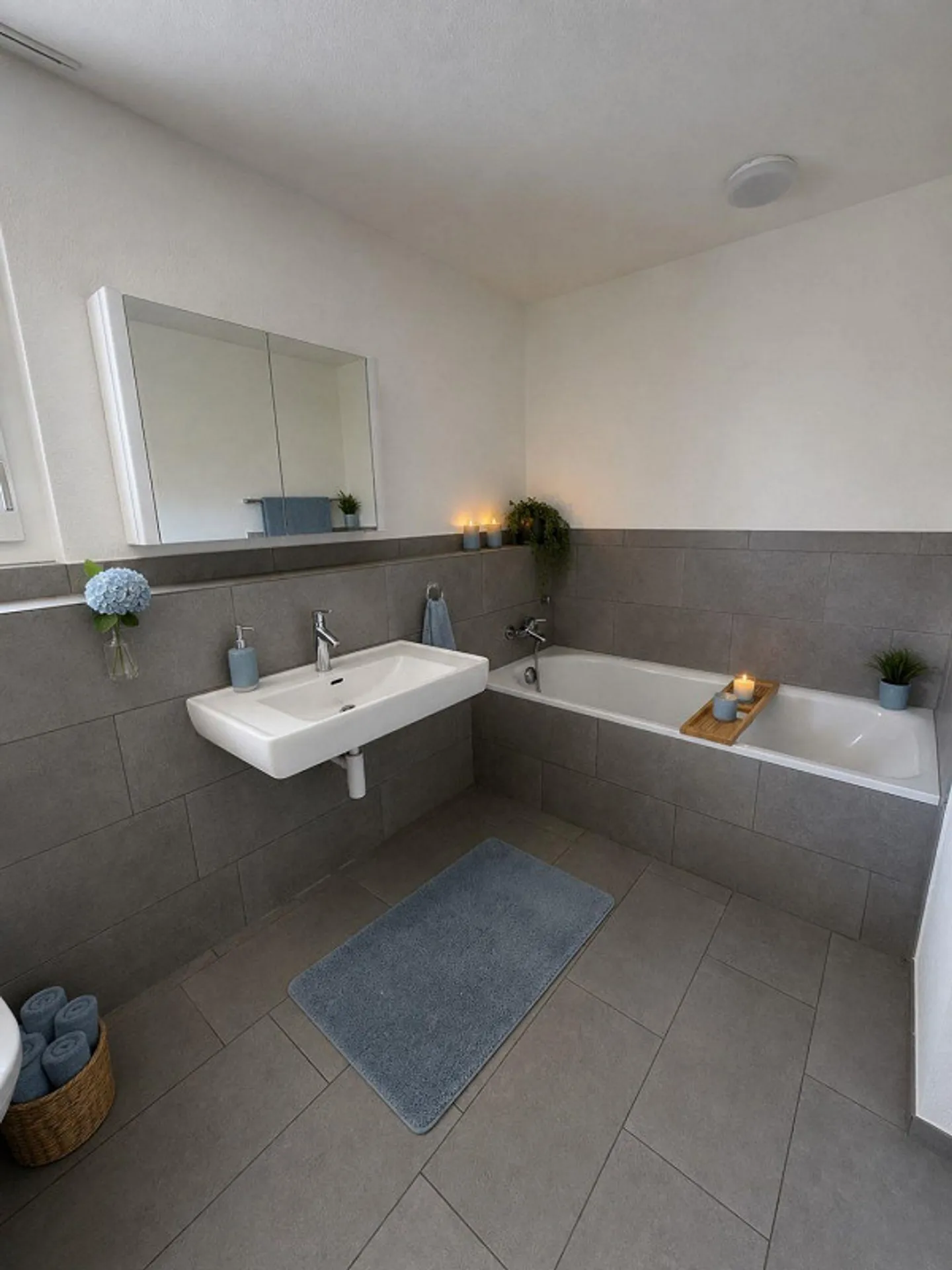 Moderne Attikawohnung mit Terrasse - Foto 9 von 13