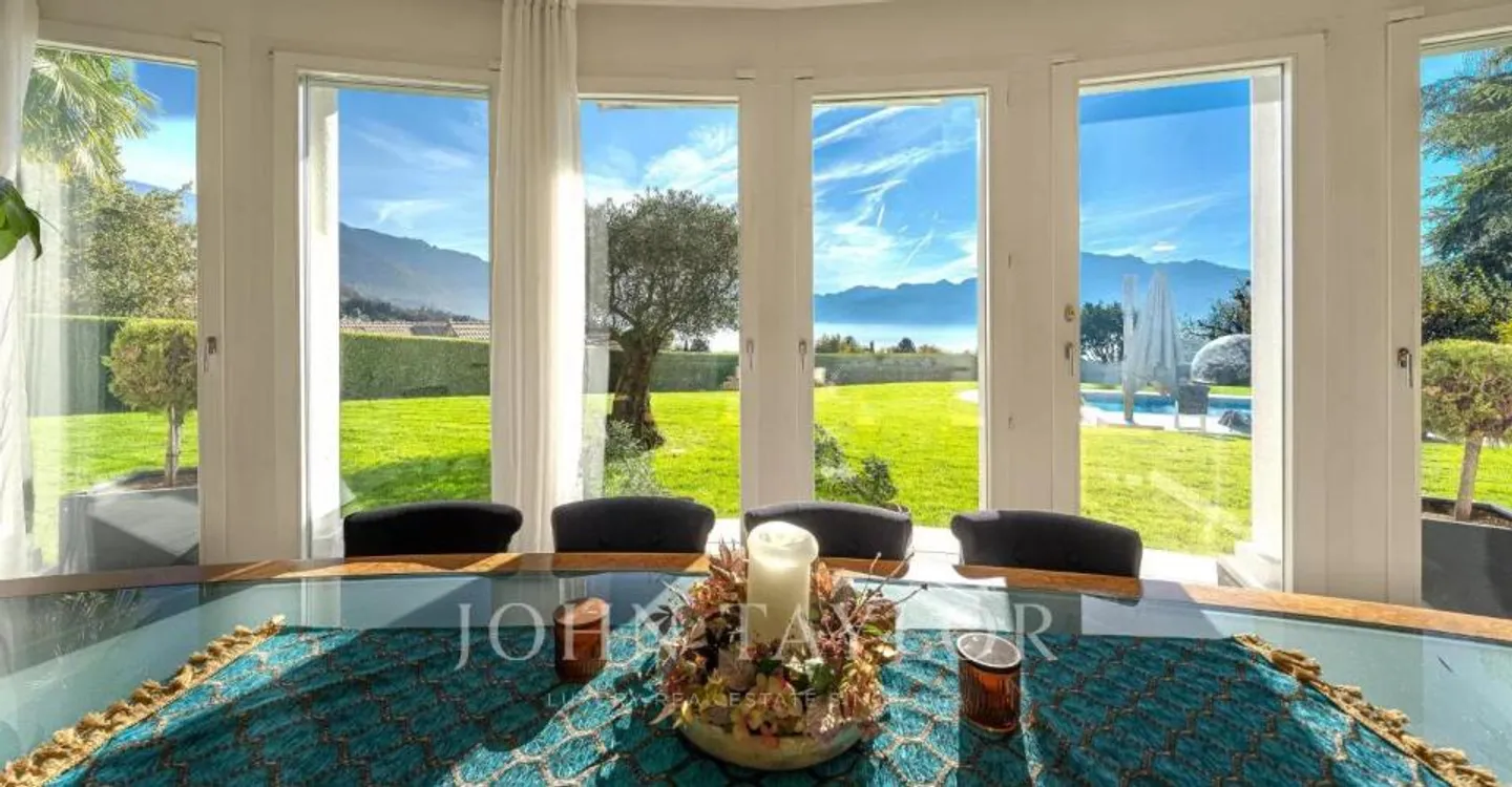 Villa di Lusso con Vista Lago - Foto 8 di 12