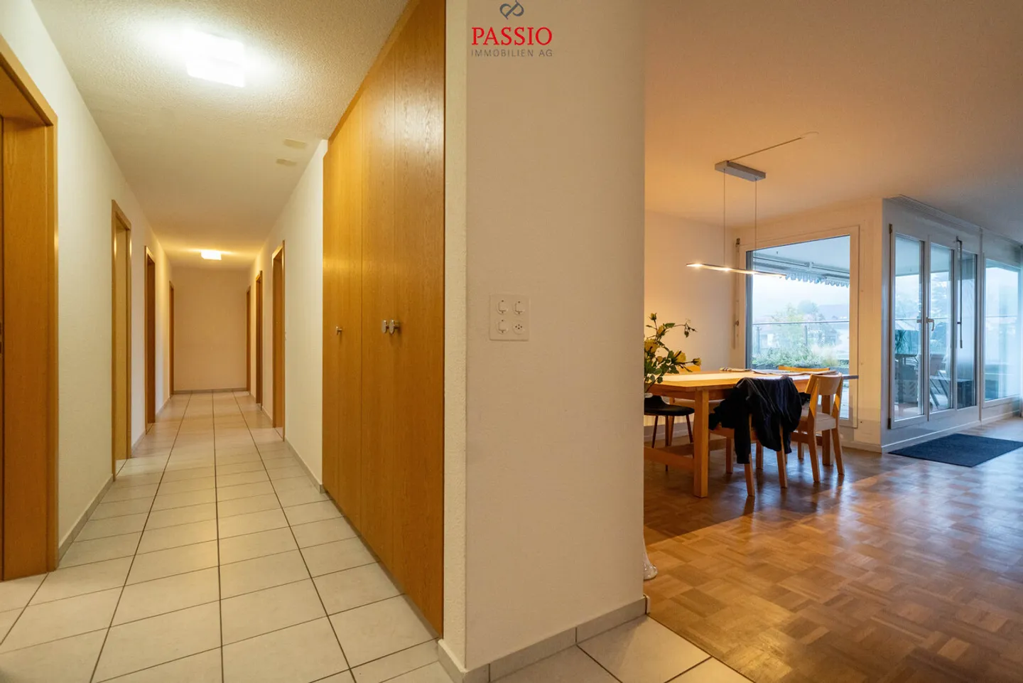 Appartamento con terrazza di 5,5 stanze con giardino e vista panoramica - Foto 3 di 21