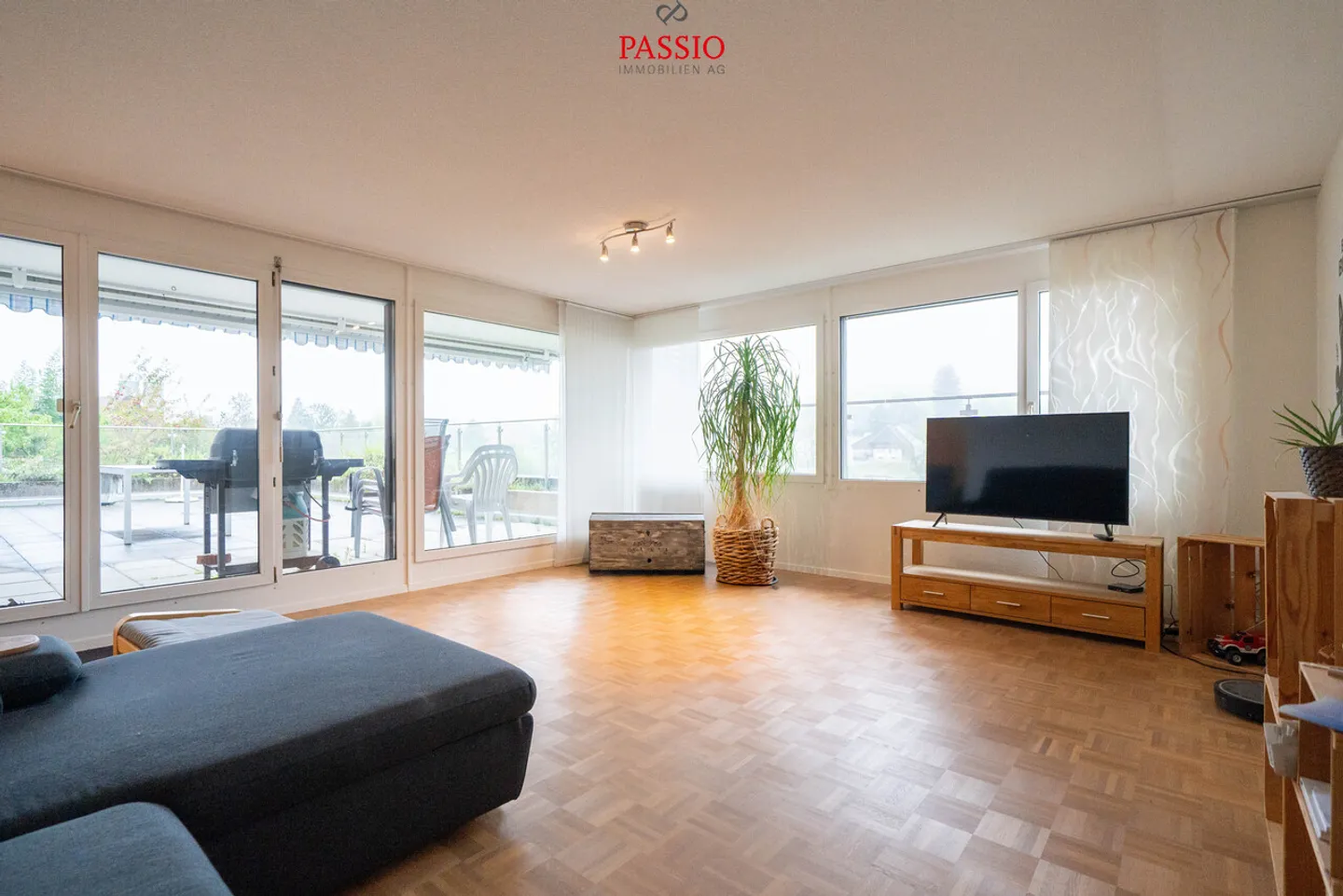 Appartamento con terrazza di 5,5 stanze con giardino e vista panoramica - Foto 5 di 21