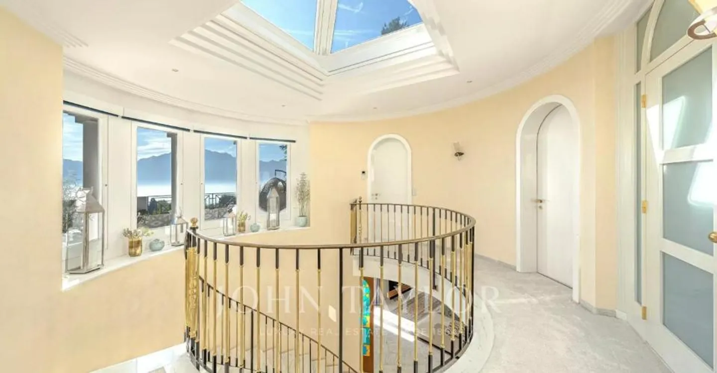Villa di Lusso con Vista Lago - Foto 10 di 12