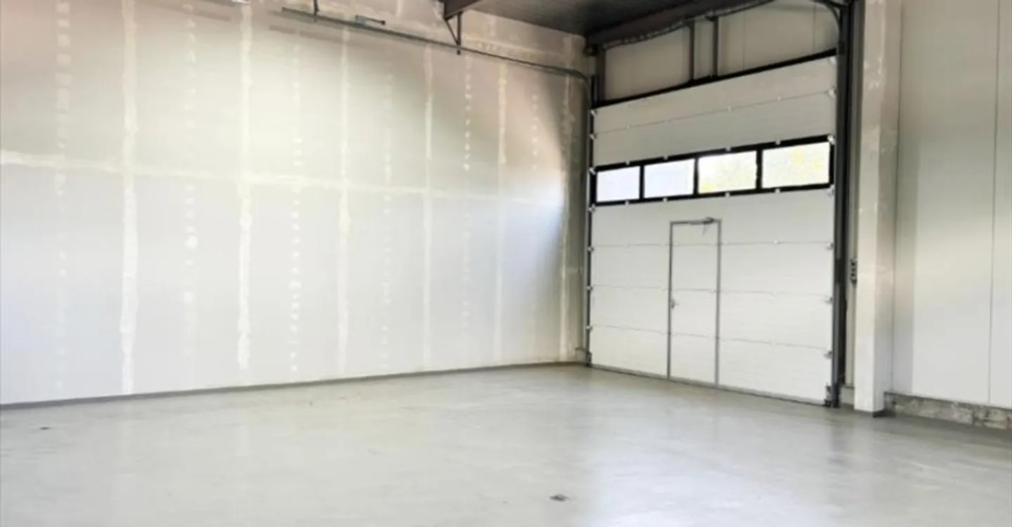 Edificio ad uso misto in affitto - Foto 2 di 10