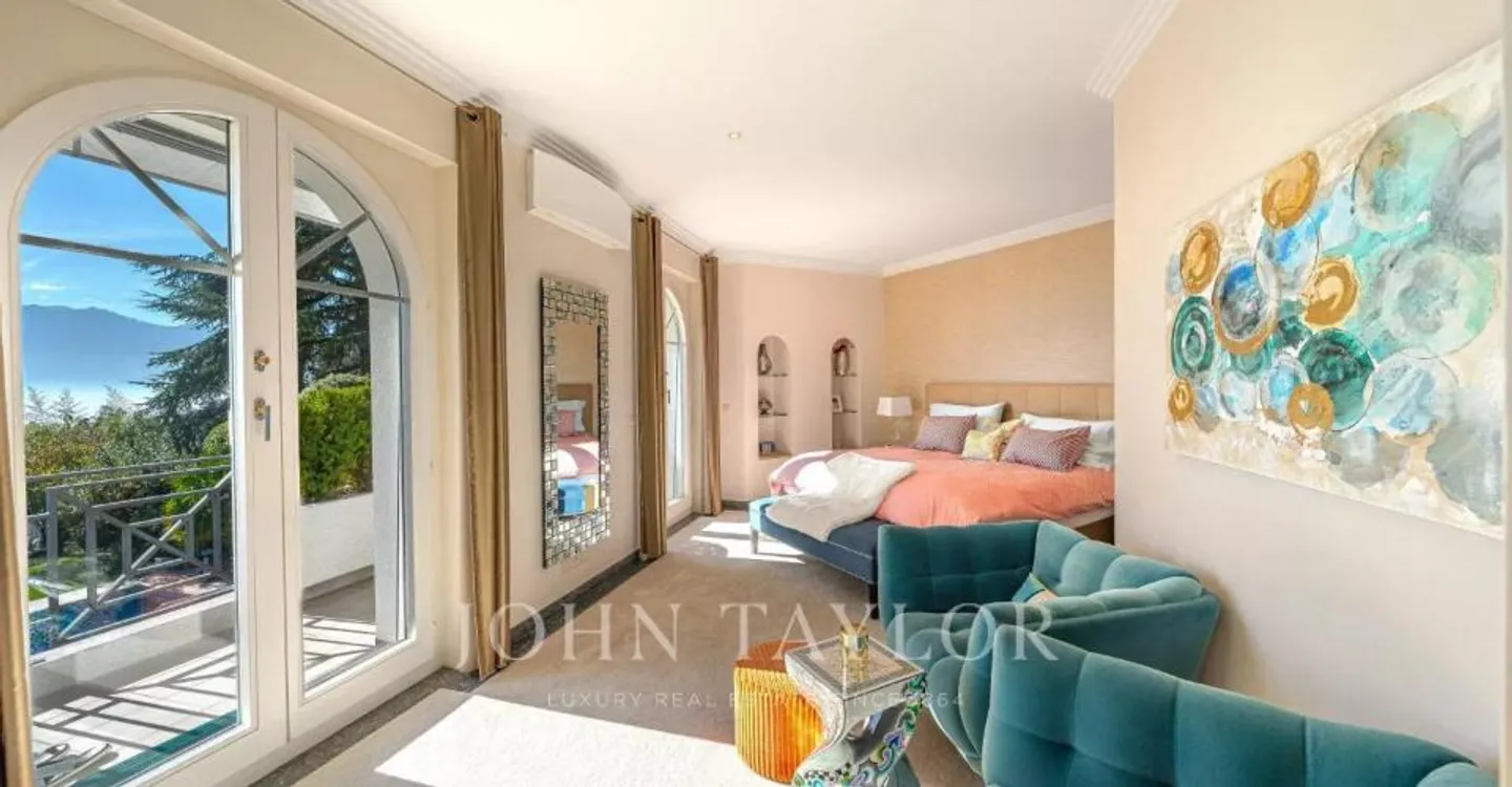 Villa di Lusso con Vista Lago - Foto 11 di 12