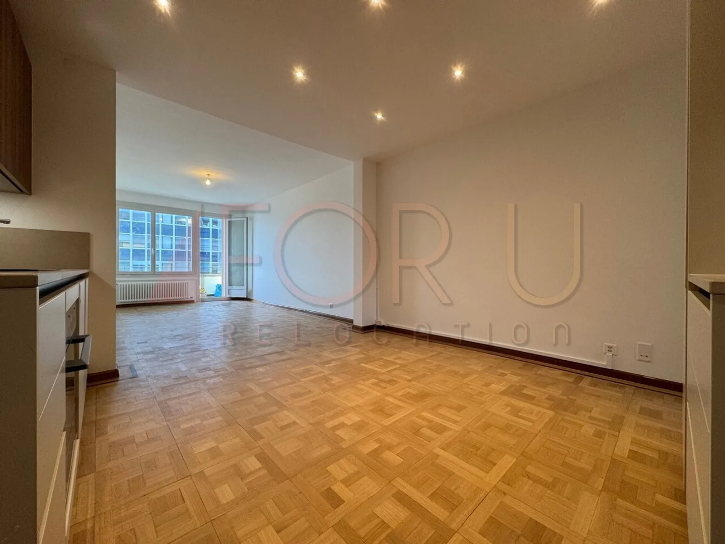 Magnificent renovated 5-room apartment with 2 balconies and close to the lake - Photo 4 of 13