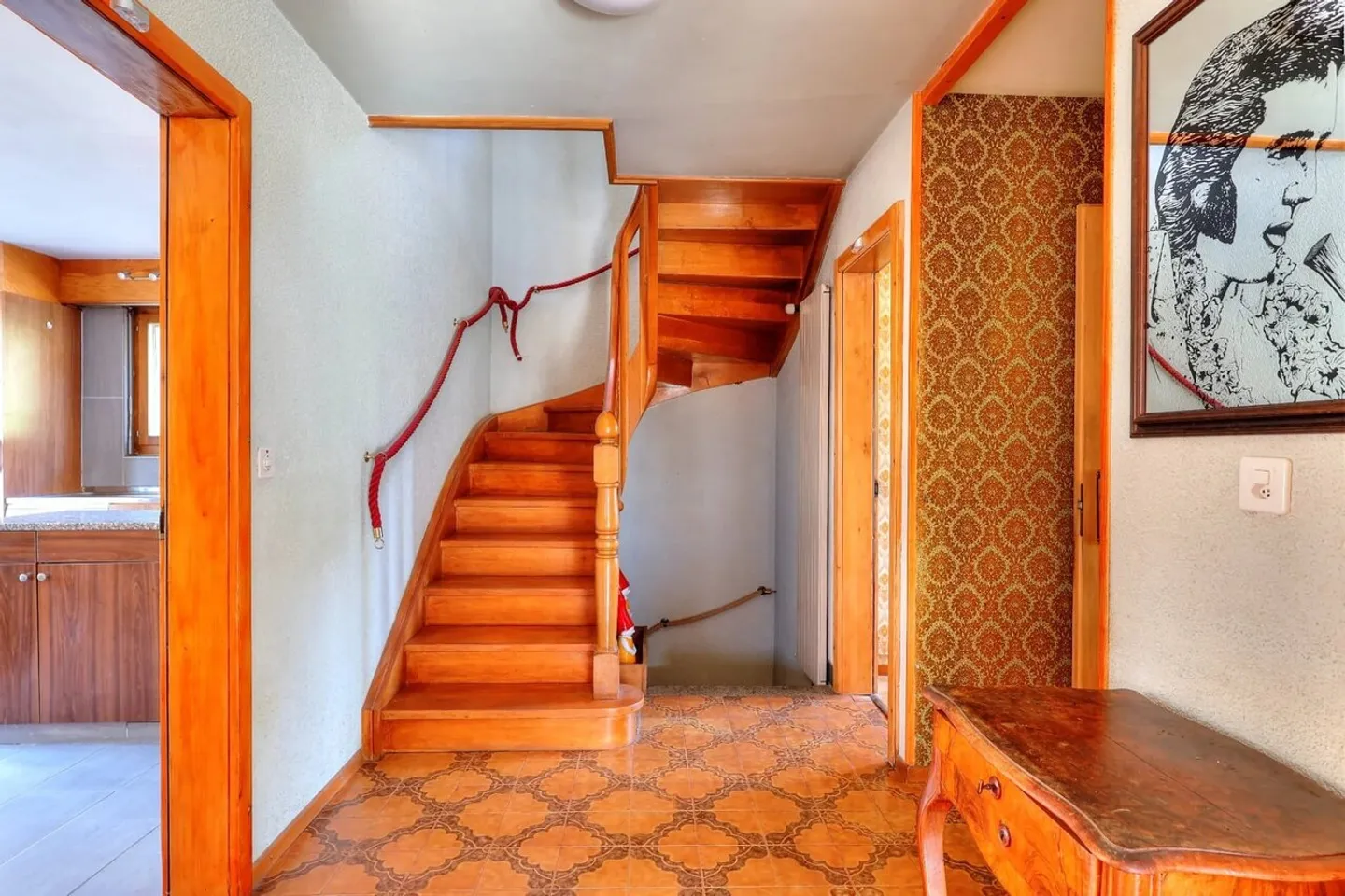 Leytron | Individual villa 5.5 rooms - Attractive volumes and exceptional potential - Photo 3 of 9