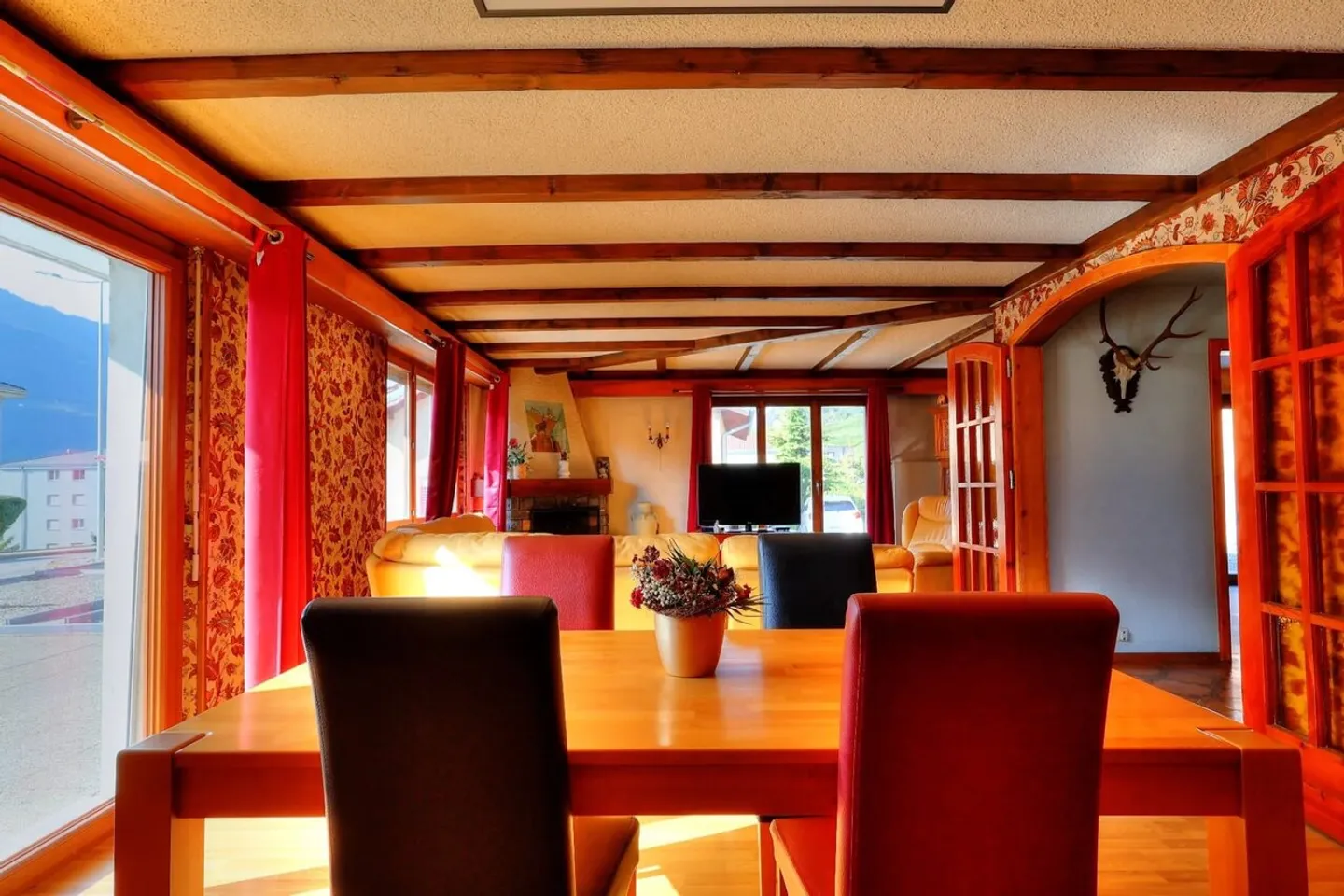 Leytron | Individual villa 5.5 rooms - Attractive volumes and exceptional potential - Photo 5 of 9