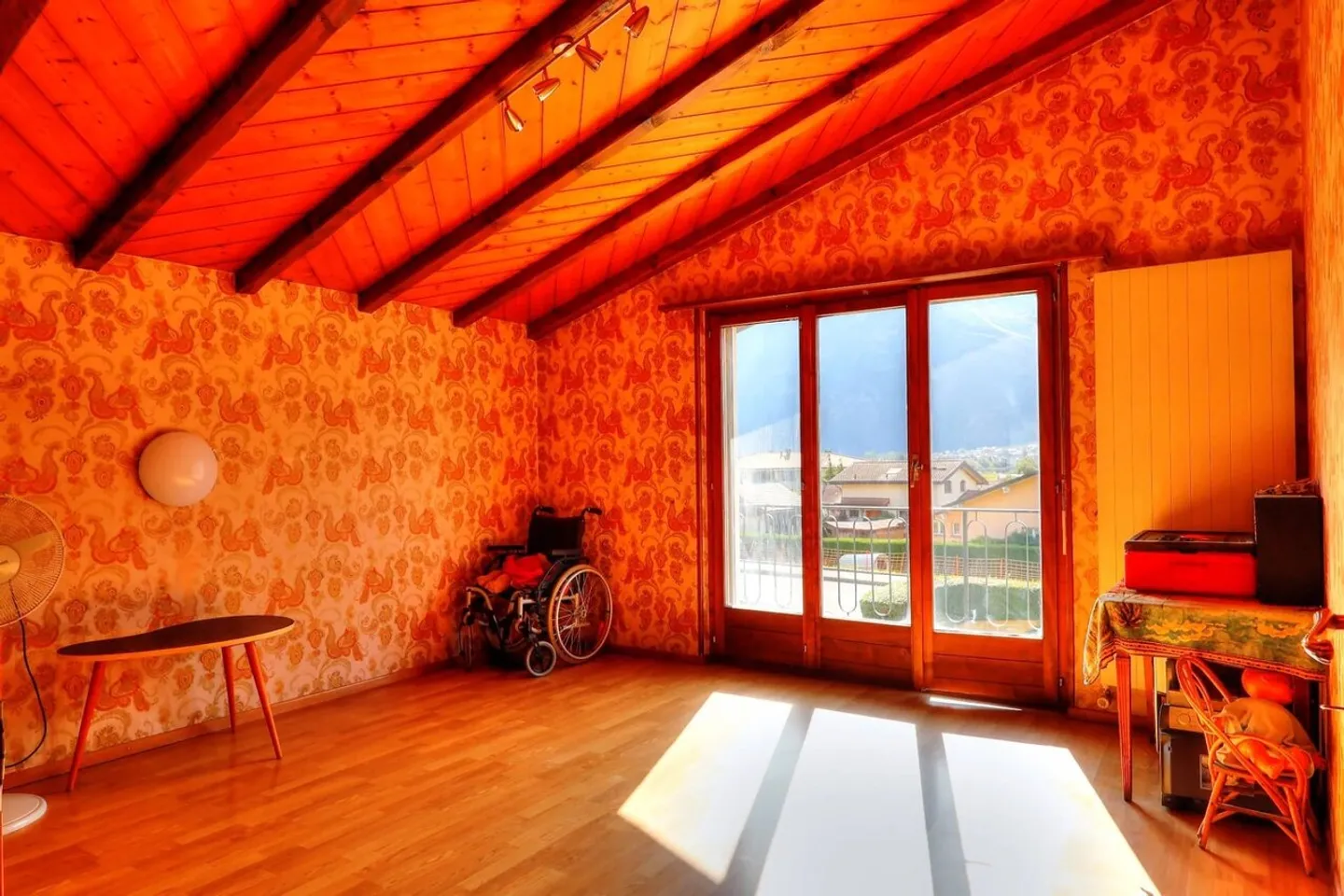 Leytron | Individual villa 5.5 rooms - Attractive volumes and exceptional potential - Photo 8 of 9