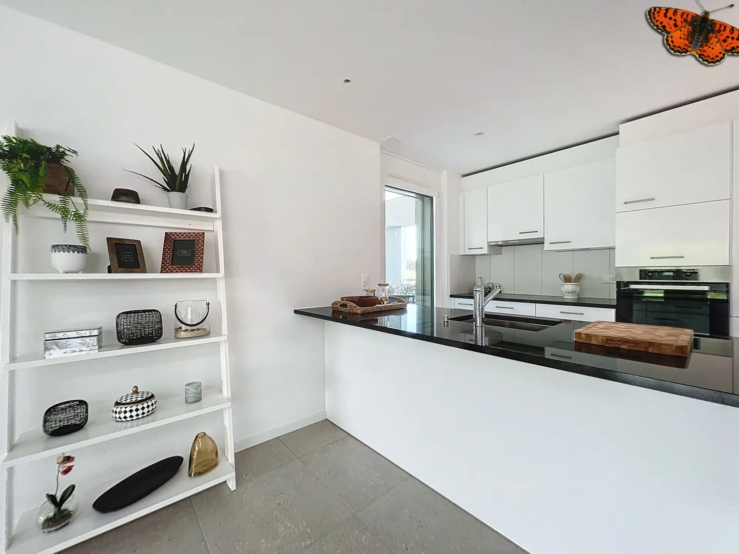 3 ½ PIÈCES LUMINEUX - En attique ! - Photo 2 of 12