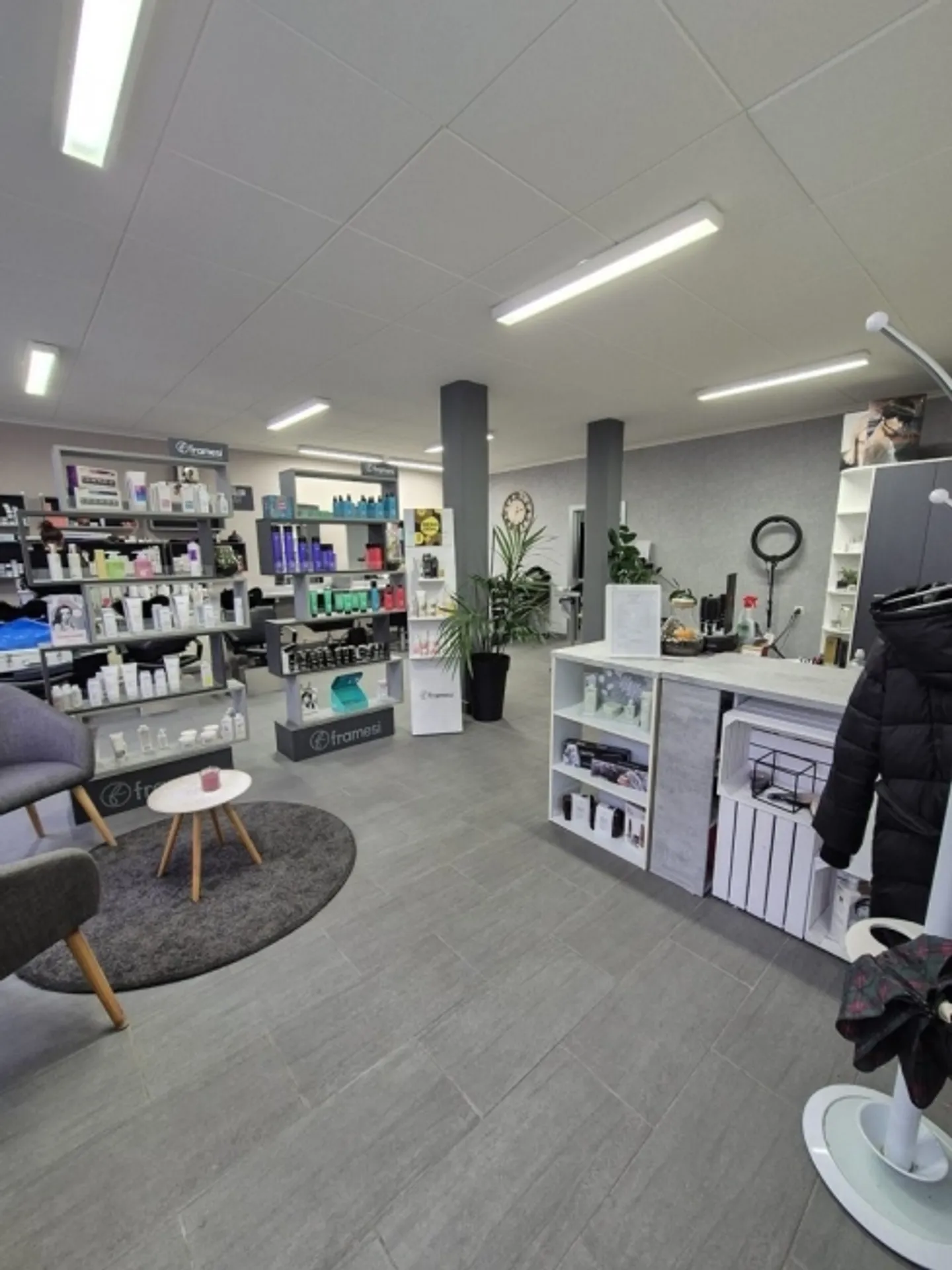 Salon de coiffure à louer à Sion - Photo 1 sur 8