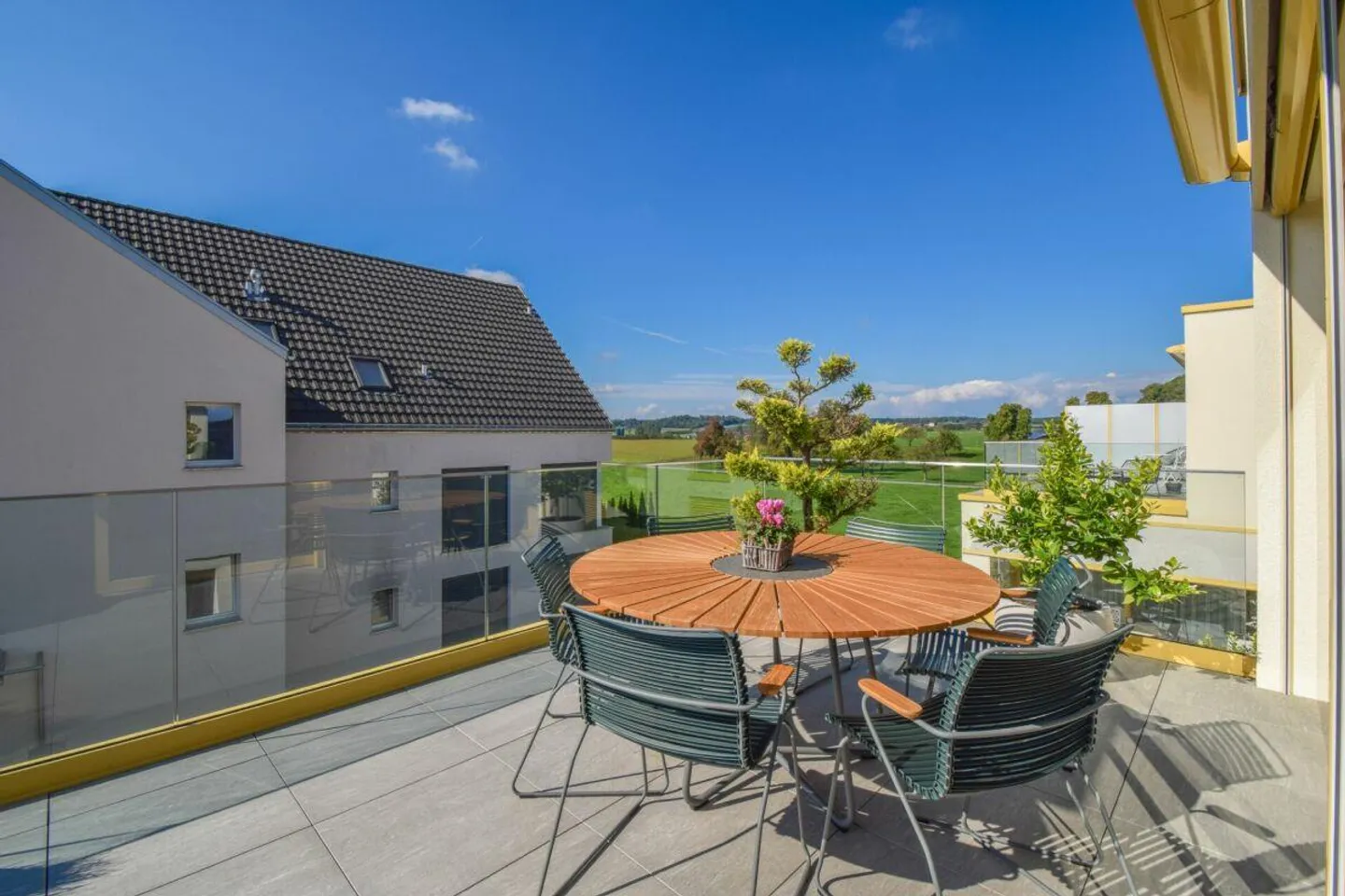 Luxurious 4.5-room penthouse apartment with idyllic views of greenery - Photo 23 of 28