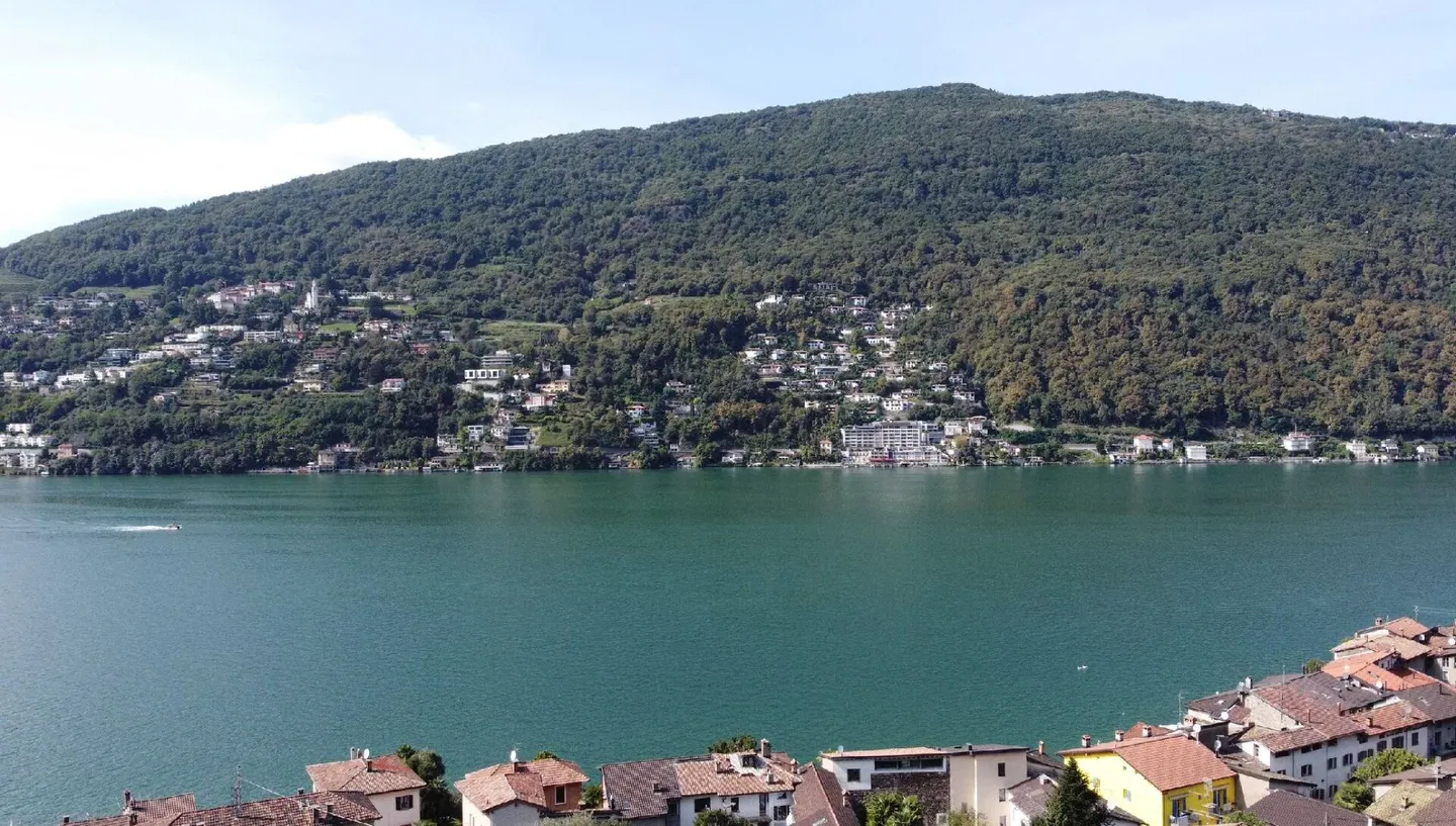 Building land with spectacular lake view and approved building permit - Photo 2 of 5