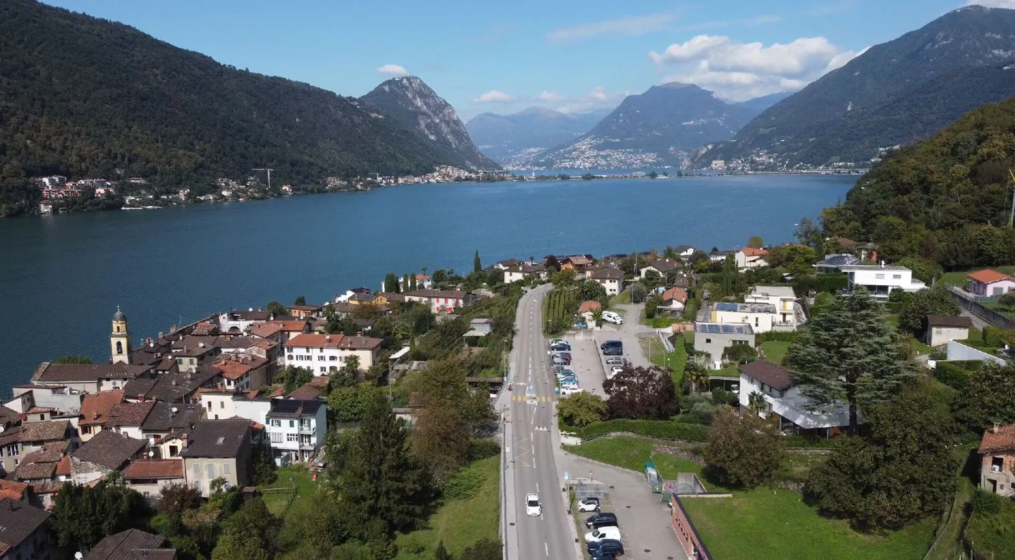 Building land with spectacular lake view and approved building permit - Photo 4 of 5