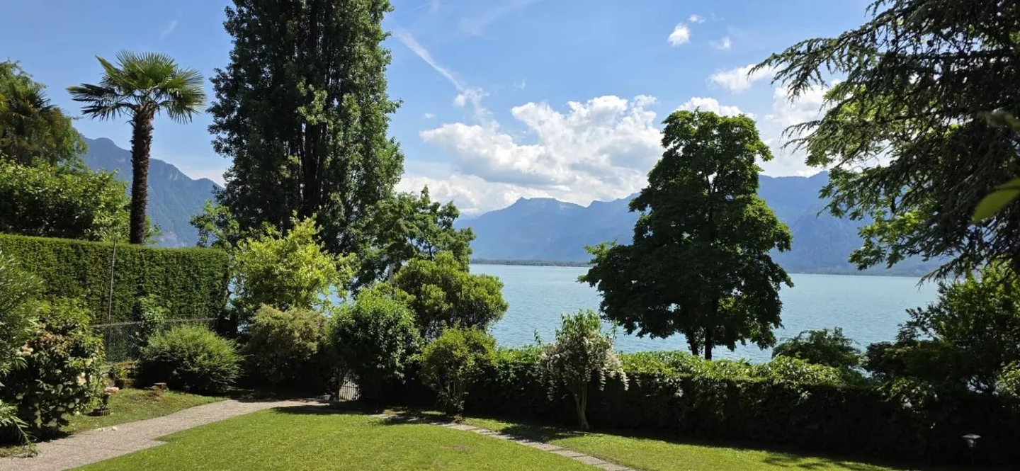 Appartement au bord du lac - Photo 2 sur 13