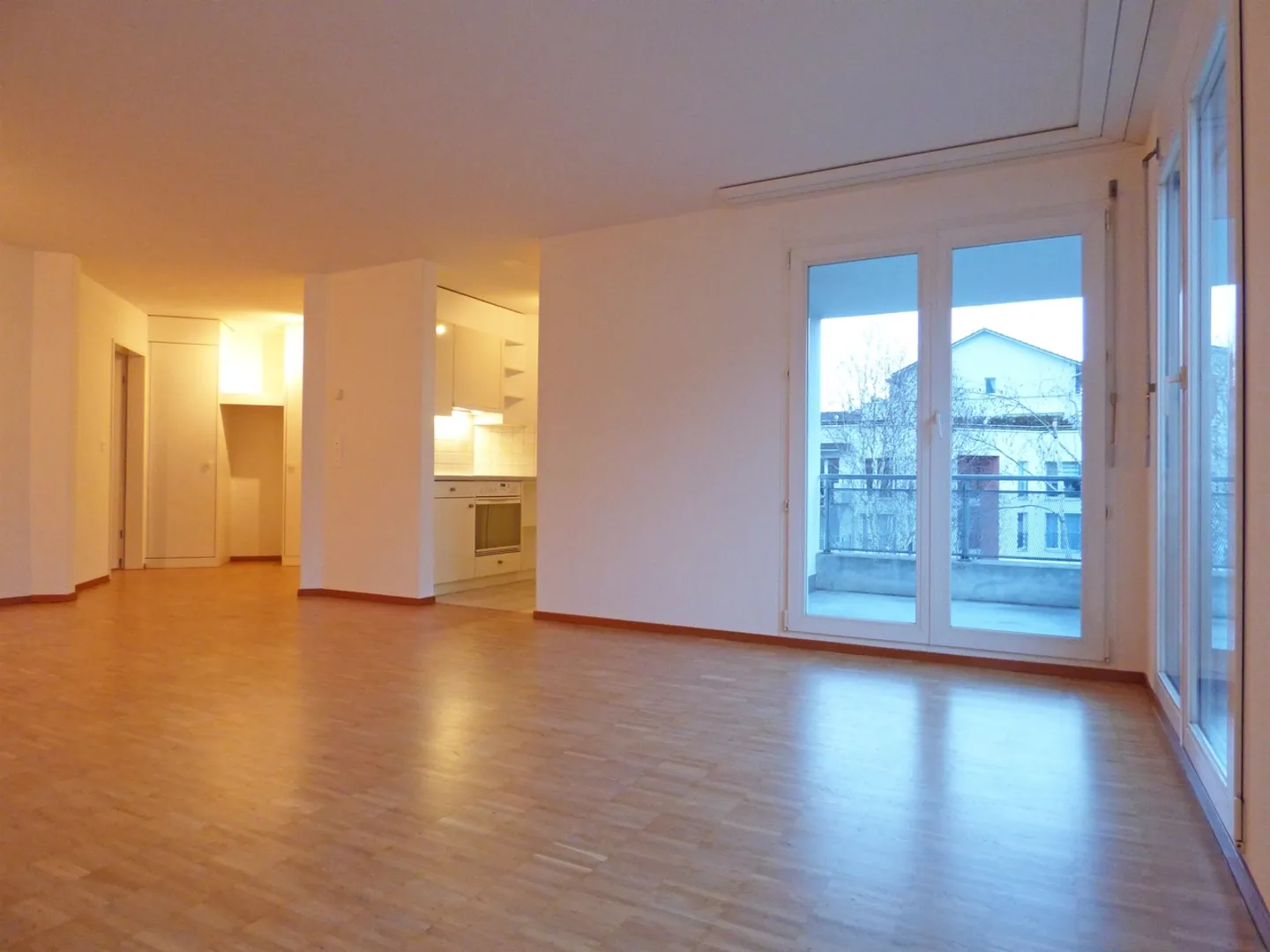 Ideal Single Apartment - Close to Train Station and Obersee! - Photo 3 of 9