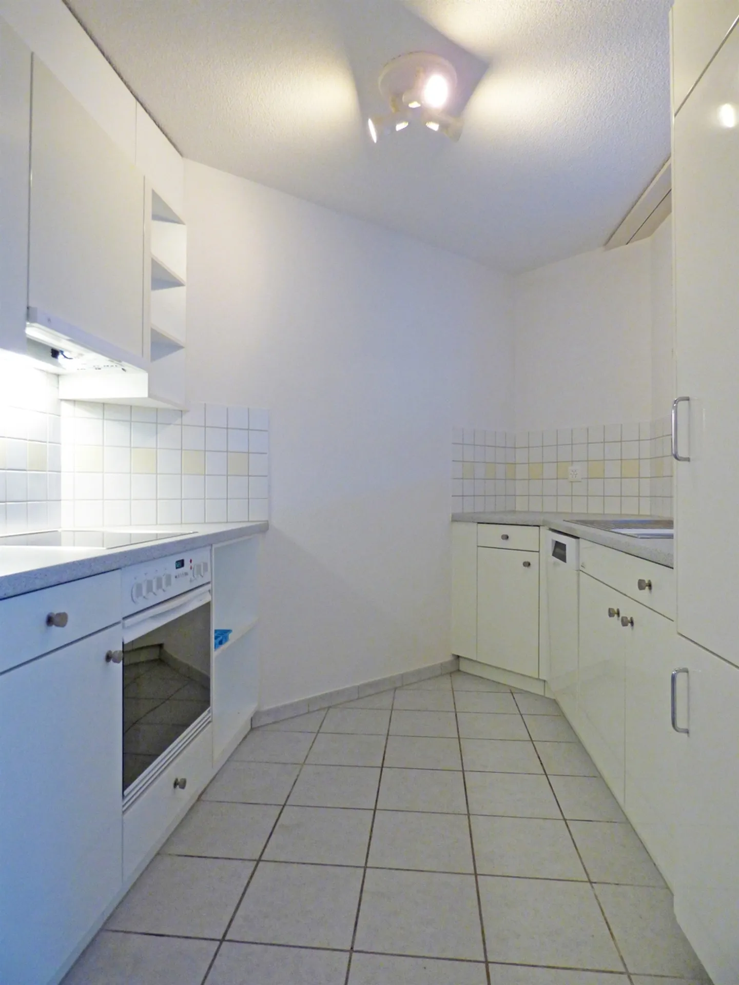 Ideal Single Apartment - Close to Train Station and Obersee! - Photo 6 of 9