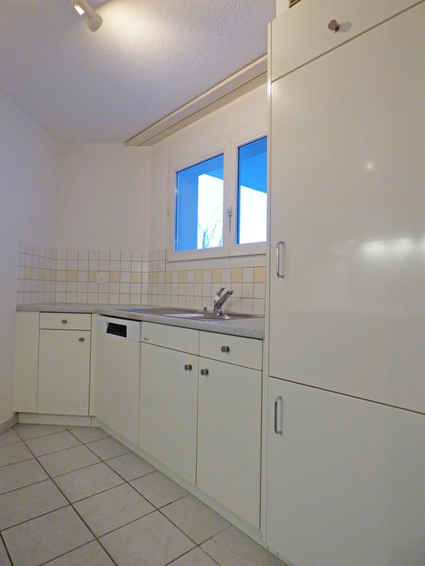 Ideal Single Apartment - Close to Train Station and Obersee! - Photo 7 of 9
