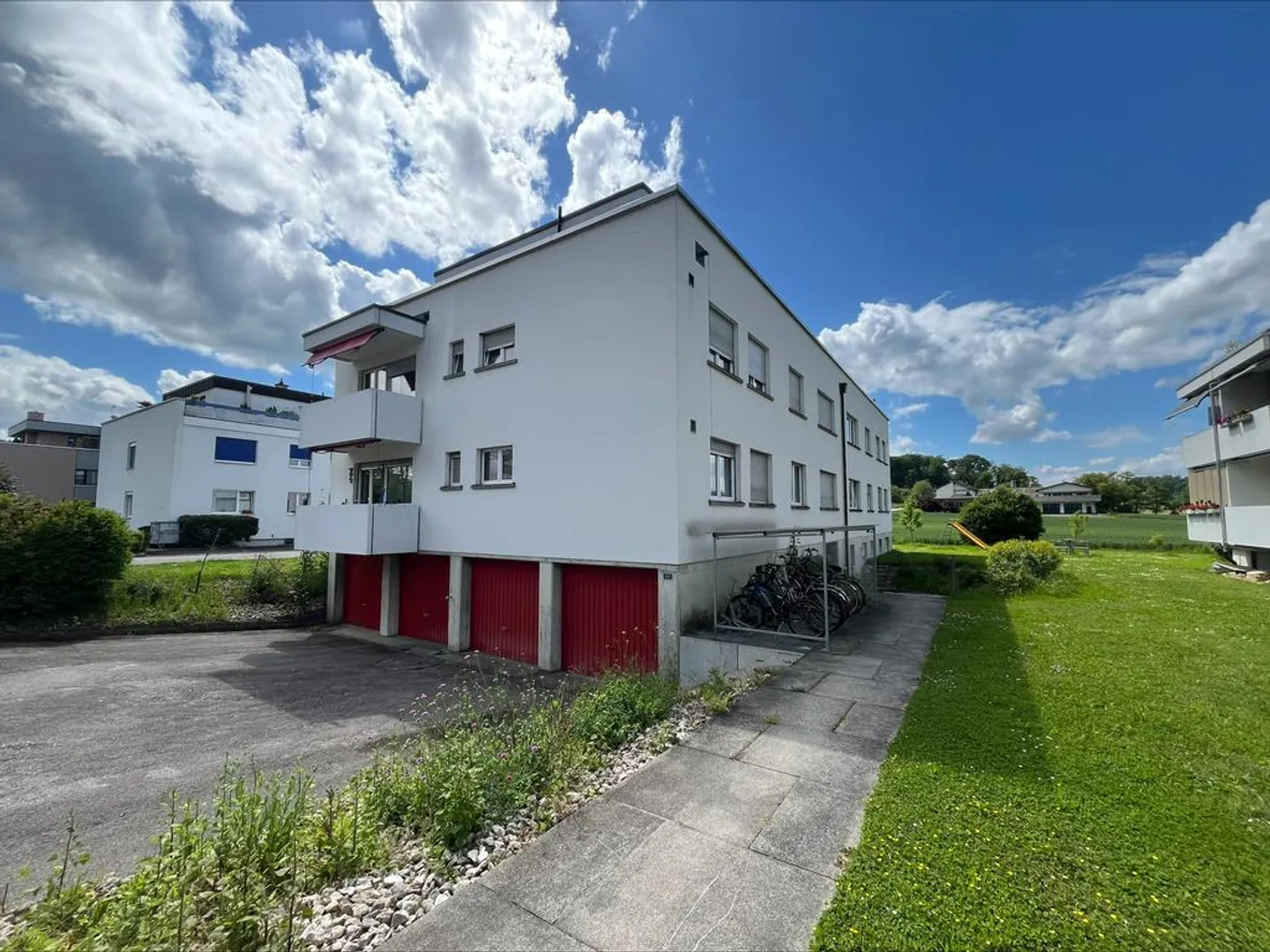 APPARTEMENT ATTRACTIF DE 4,5 PIÈCES DANS UN EMPLACEMENT CALME À REINACH - Photo 1 sur 9