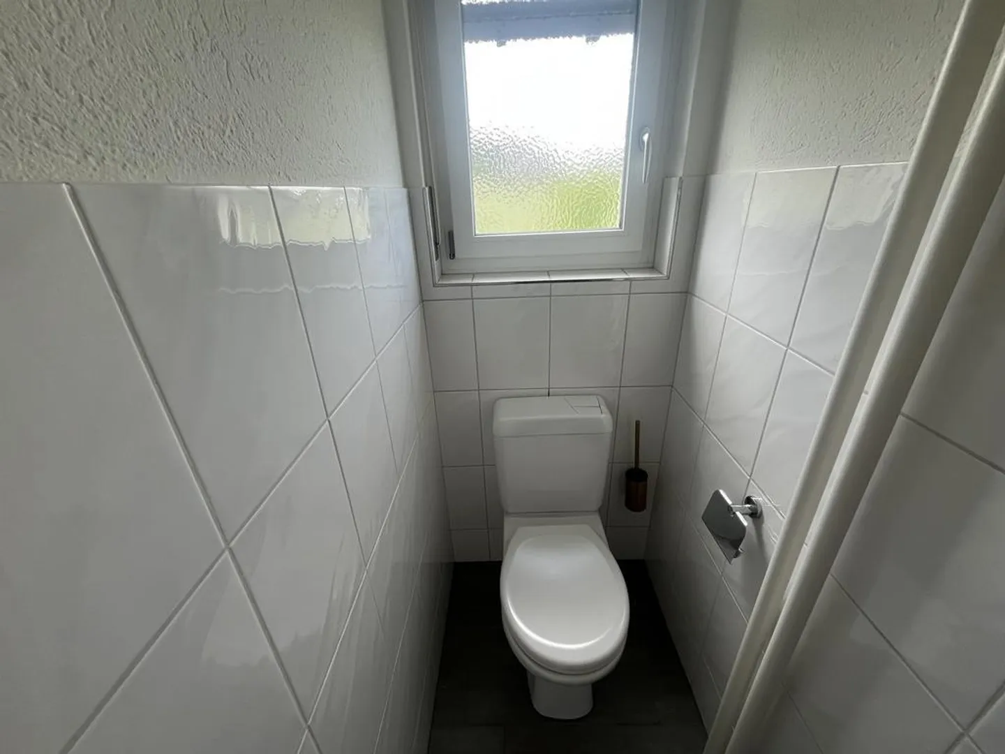 APPARTEMENT ATTRACTIF DE 4,5 PIÈCES DANS UN EMPLACEMENT CALME À REINACH - Photo 4 sur 9