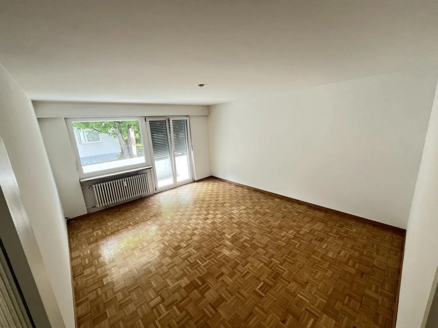APPARTEMENT ATTRACTIF DE 4,5 PIÈCES DANS UN EMPLACEMENT CALME À REINACH - Photo 5 sur 9