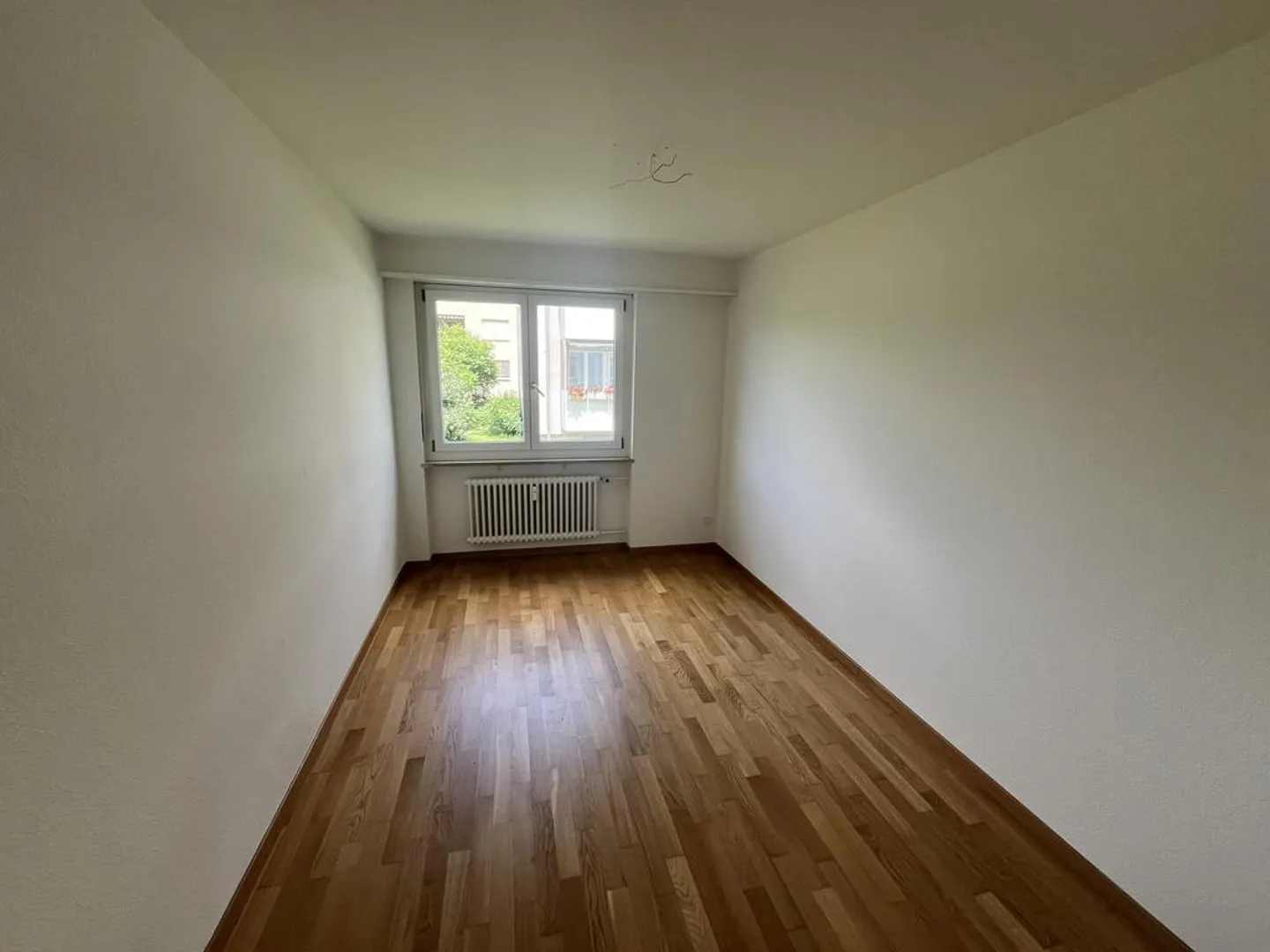 APPARTEMENT ATTRACTIF DE 4,5 PIÈCES DANS UN EMPLACEMENT CALME À REINACH - Photo 6 sur 9