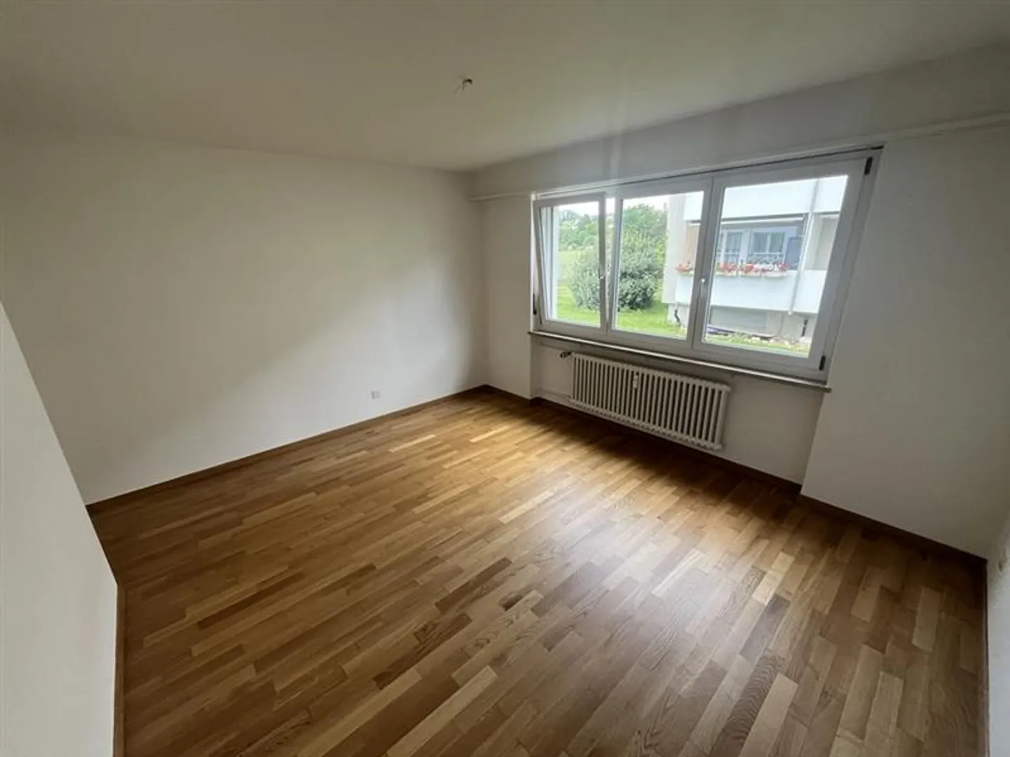 APPARTEMENT ATTRACTIF DE 4,5 PIÈCES DANS UN EMPLACEMENT CALME À REINACH - Photo 8 sur 9