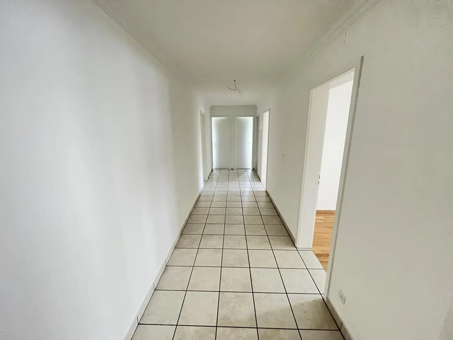 APPARTEMENT ATTRACTIF DE 4,5 PIÈCES DANS UN EMPLACEMENT CALME À REINACH - Photo 9 sur 9