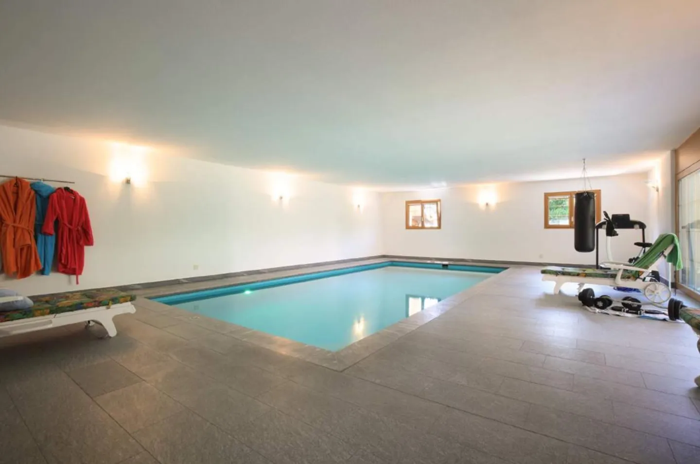 Votre paradis privé : villa luxueuse avec piscine intérieure et jardin de rêve - Photo 15 sur 17