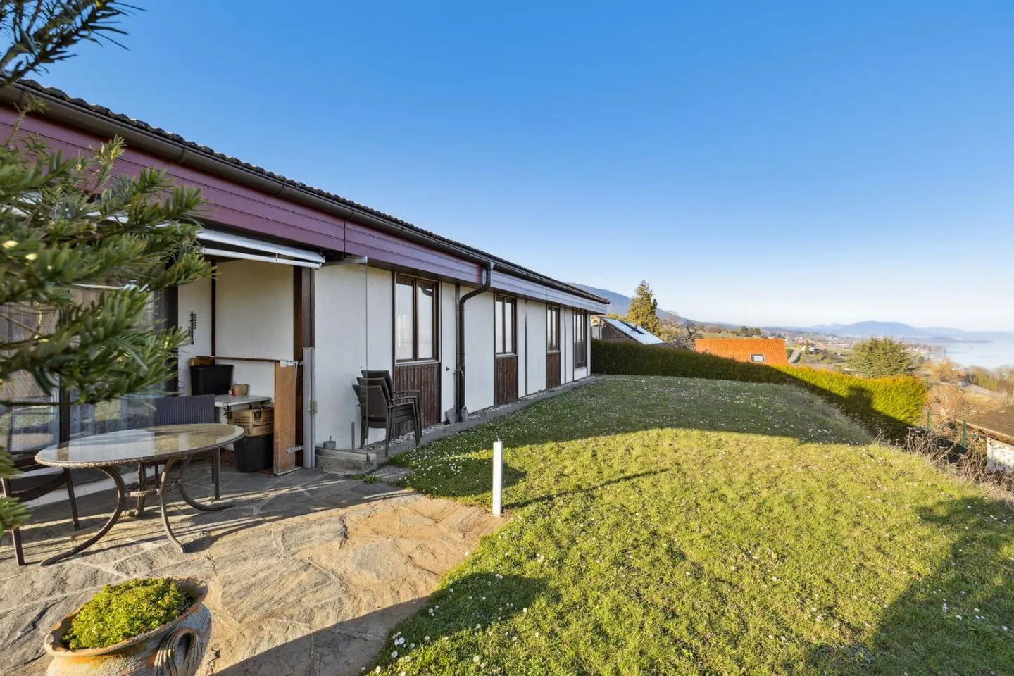 Villa with pool and lake view! - Photo 4 of 13