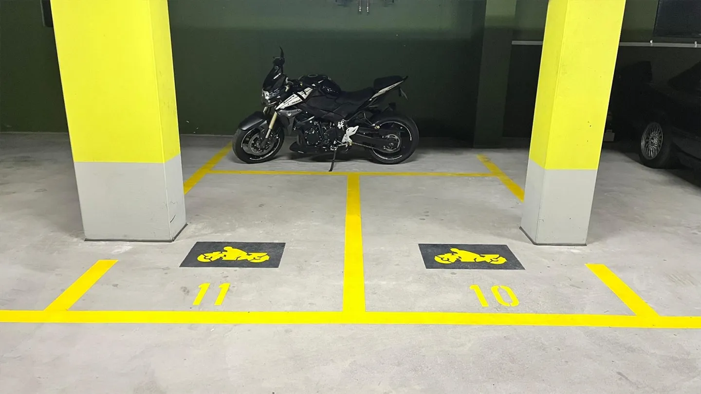 Posto moto in garage in affitto - Foto 2 di 2