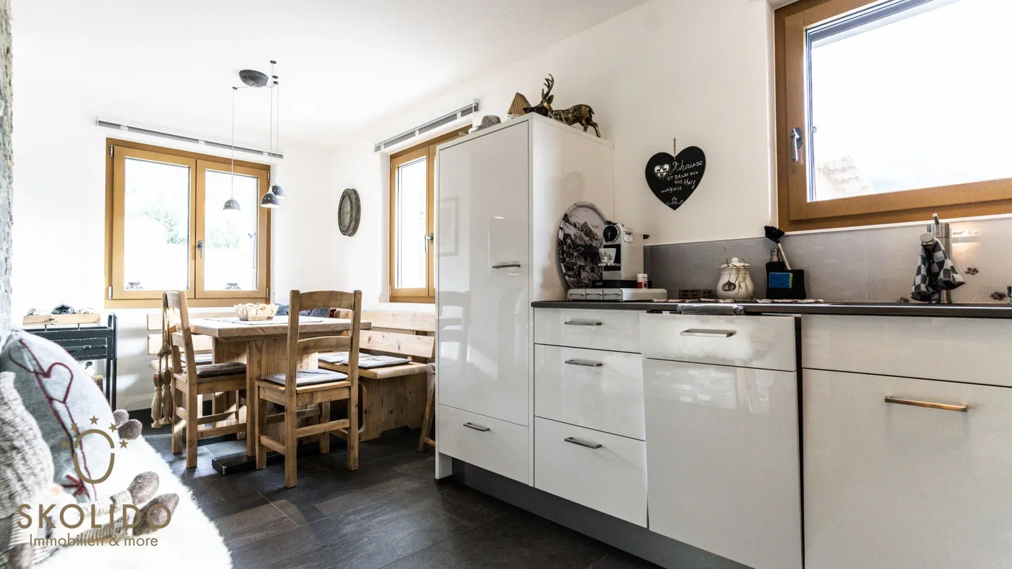 Appartamento ristrutturato di alta qualità con charme alpino in posizione centrale - Foto 6 di 27