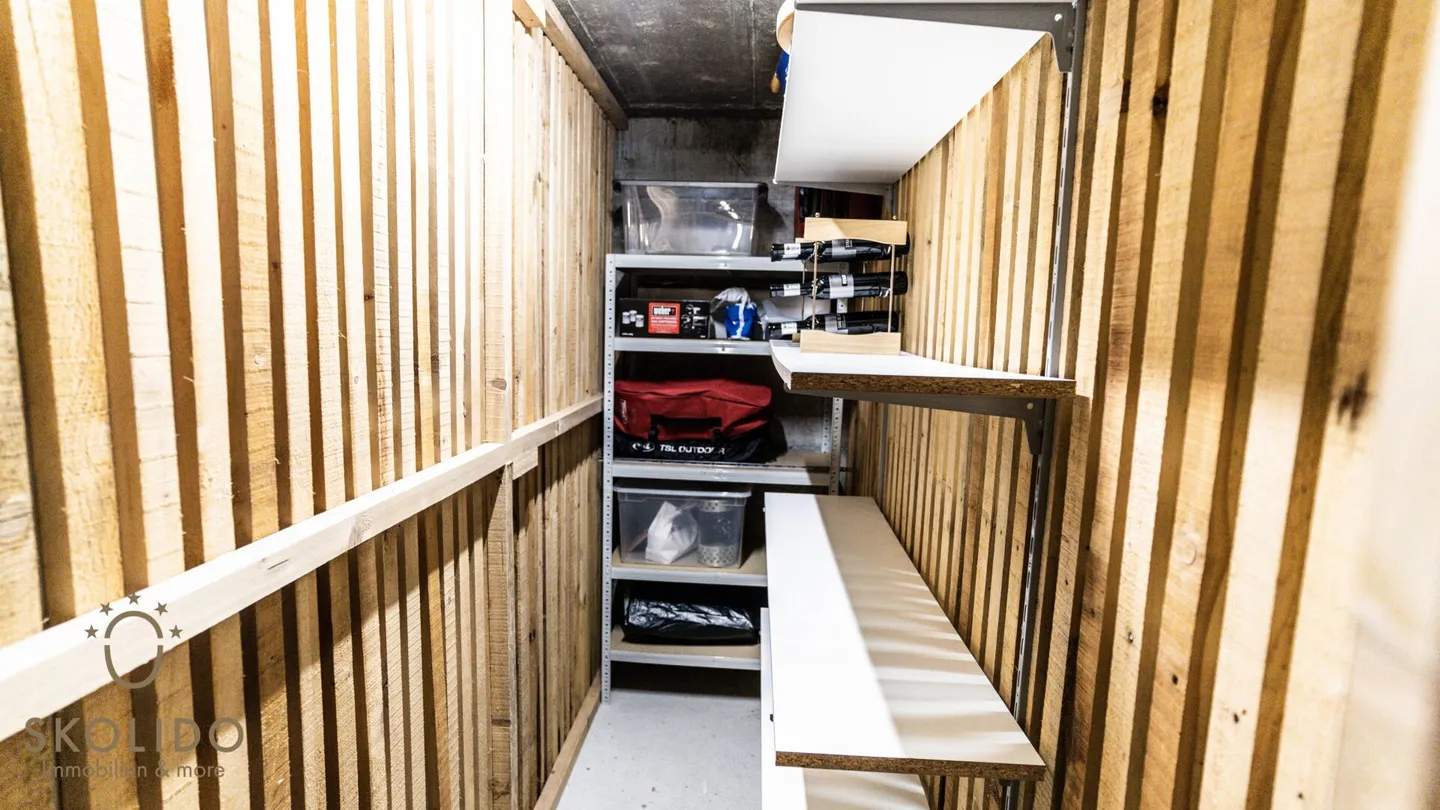 Appartamento ristrutturato di alta qualità con charme alpino in posizione centrale - Foto 22 di 27