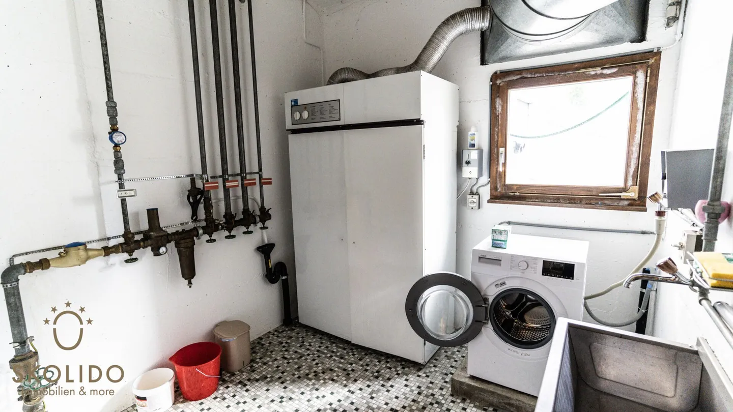 Appartamento ristrutturato di alta qualità con charme alpino in posizione centrale - Foto 23 di 27