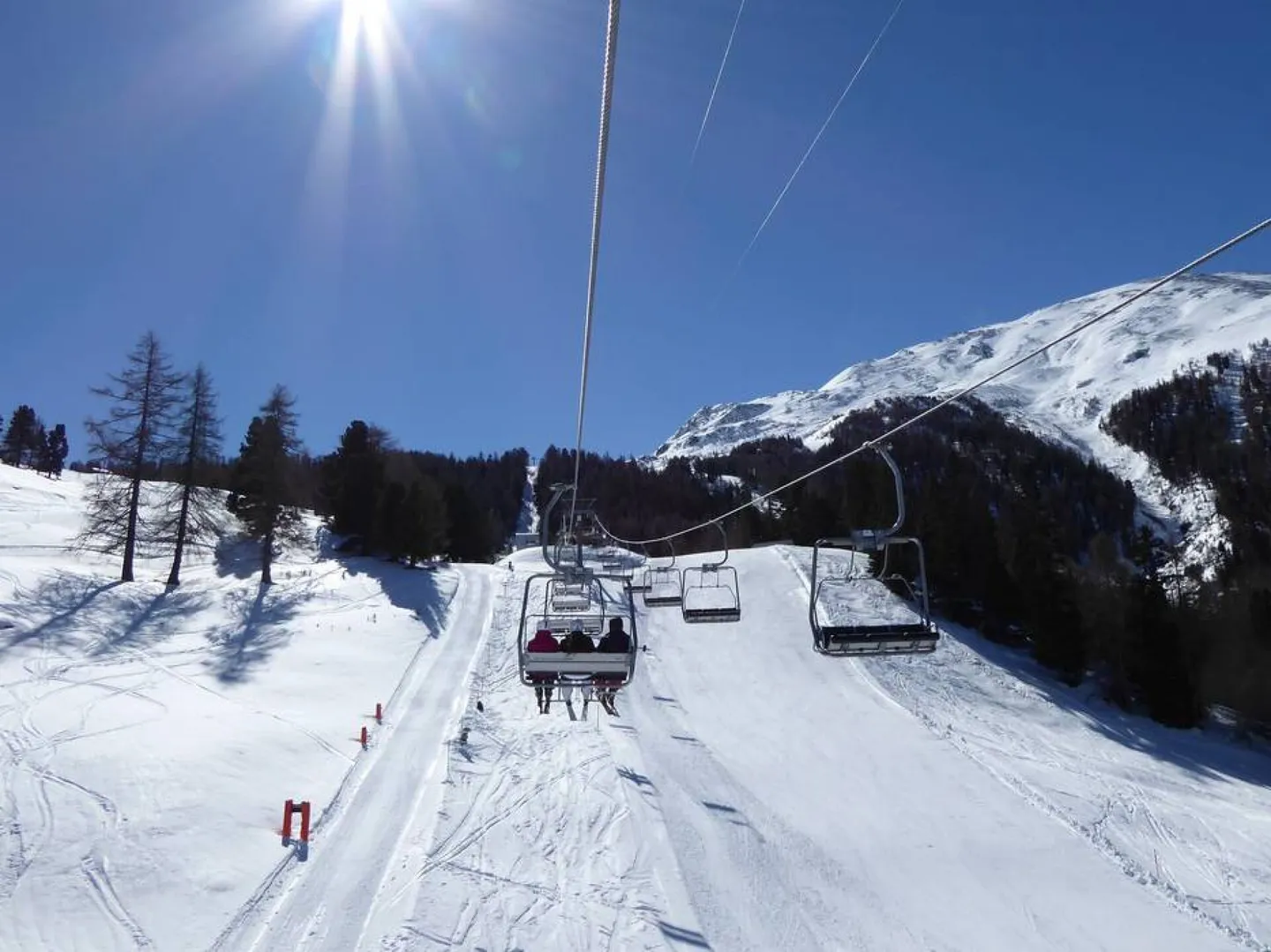 Appartamento ristrutturato di alta qualità con charme alpino in posizione centrale - Foto 25 di 27