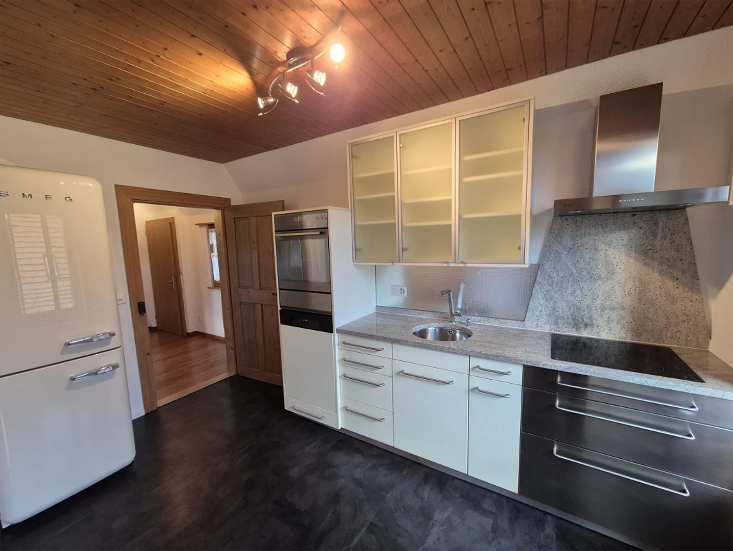 Incantevole appartamento duplex in una posizione centrale e tranquilla a Lyss - Foto 1 di 14