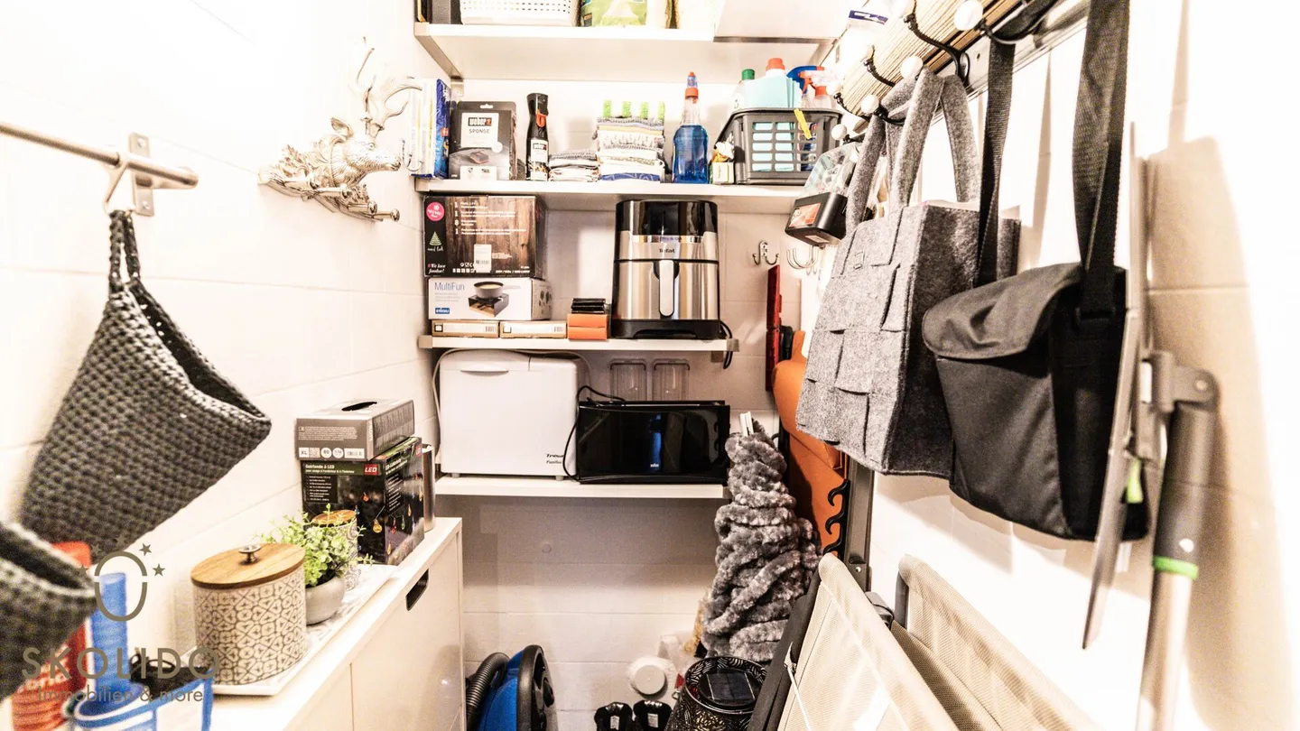 Appartamento ristrutturato di alta qualità con charme alpino in posizione centrale - Foto 20 di 27