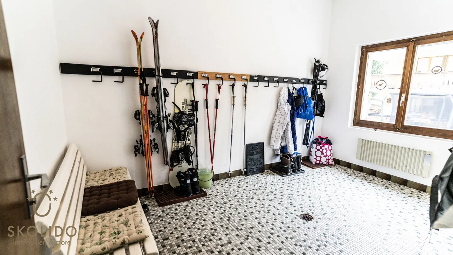 Appartamento ristrutturato di alta qualità con charme alpino in posizione centrale - Foto 21 di 27