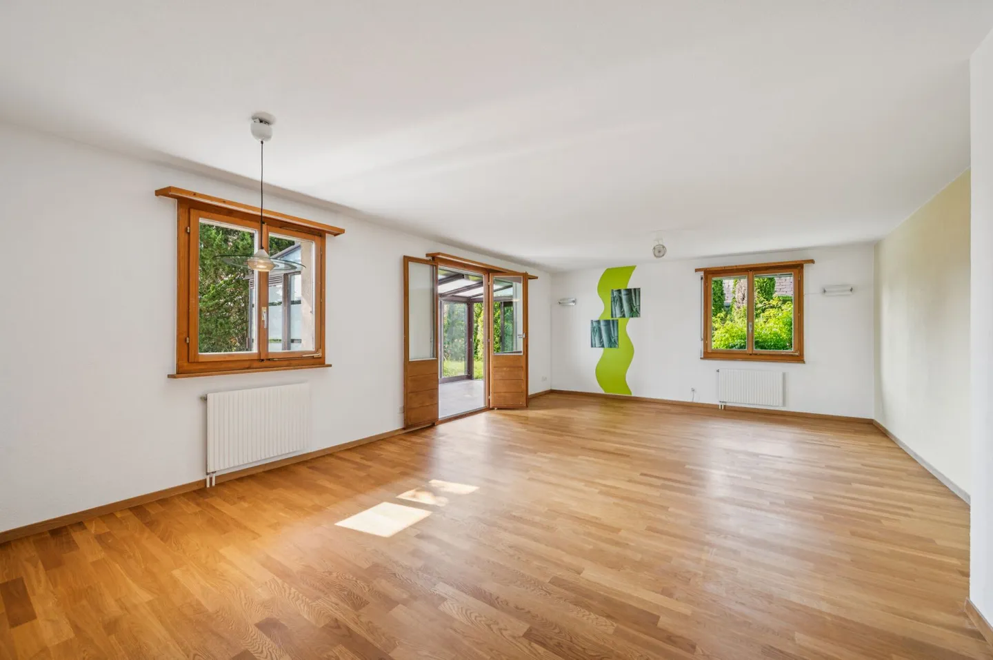 Charming 5.5-Room Single-Family House with Scenic Views and Garden Idyl - Photo 3 of 13