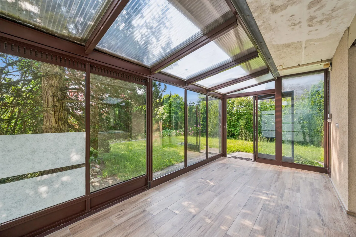 Charming 5.5-Room Single-Family House with Scenic Views and Garden Idyl - Photo 4 of 13