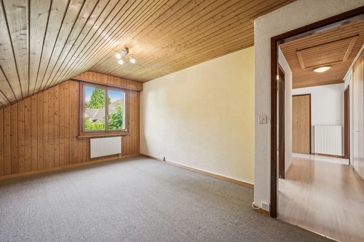 Charming 5.5-Room Single-Family House with Scenic Views and Garden Idyl - Photo 8 of 13