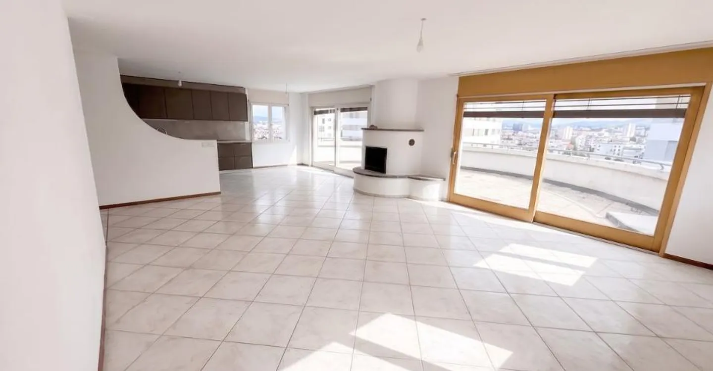 Appartement spacieux au dernier étage - Photo 1 sur 11