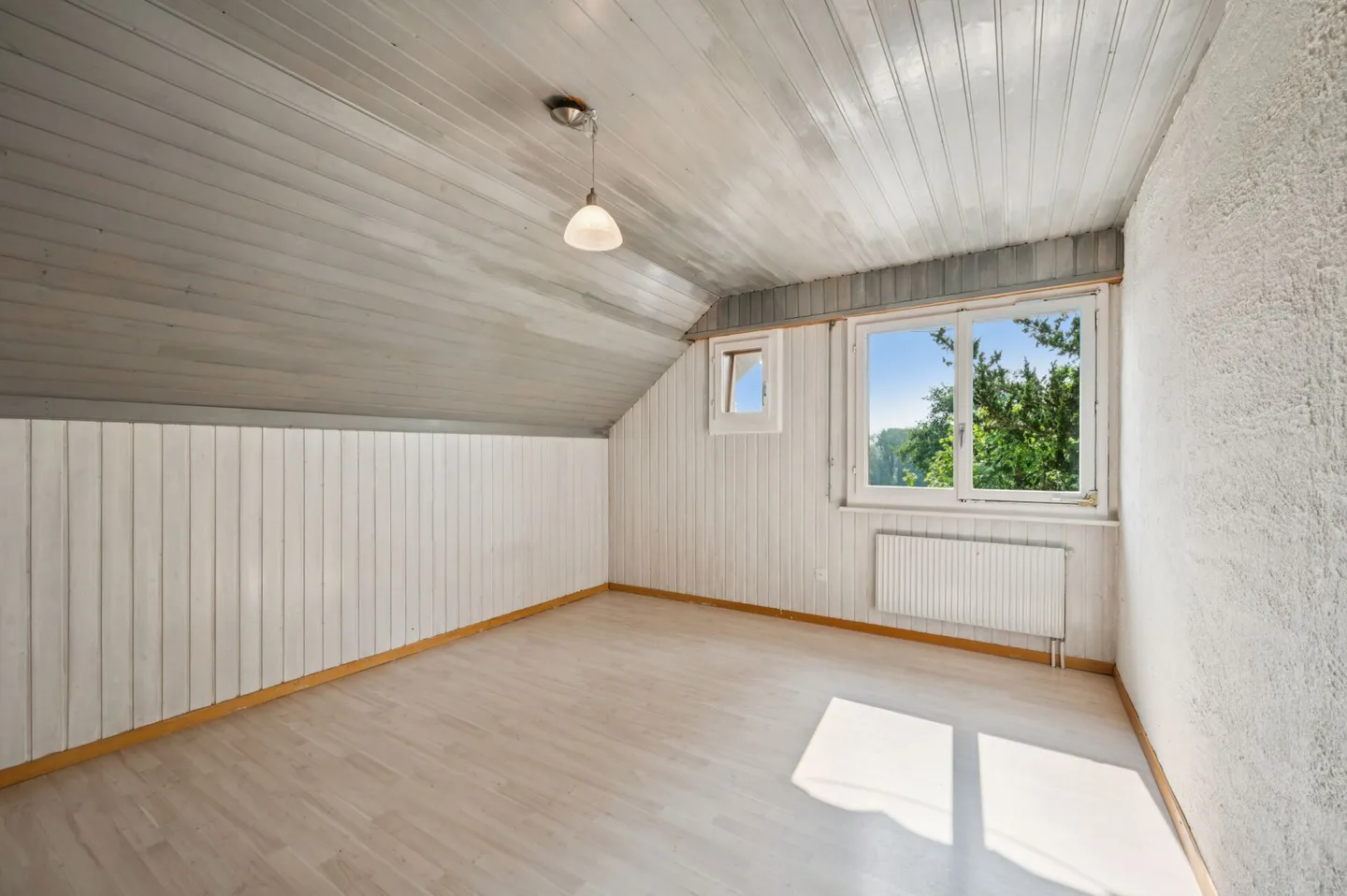 Charming 5.5-Room Single-Family House with Scenic Views and Garden Idyl - Photo 9 of 13