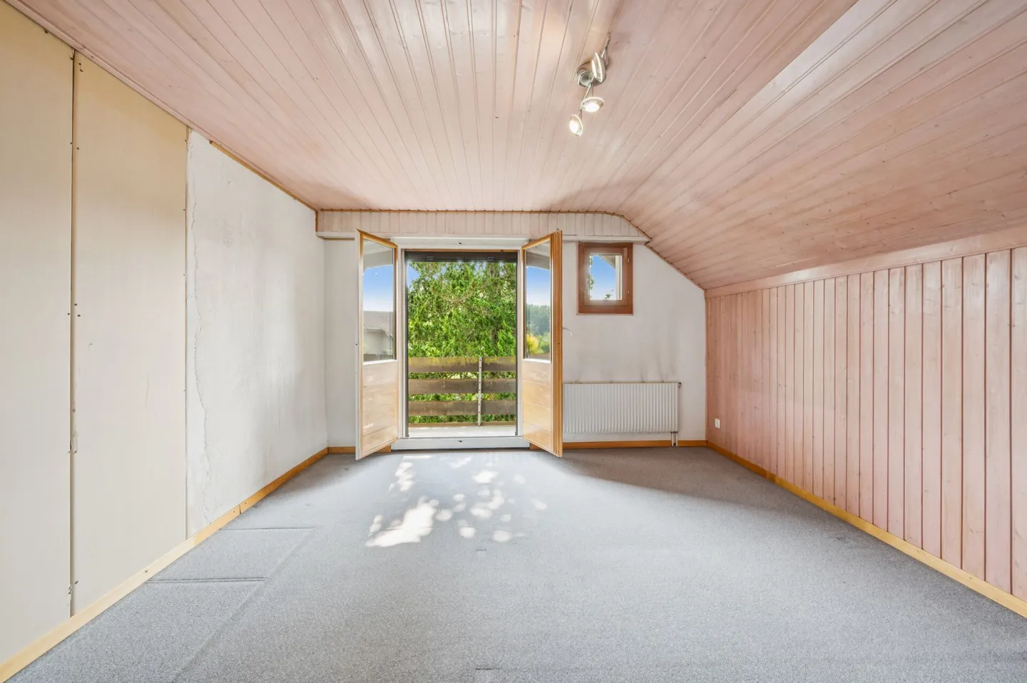 Charming 5.5-Room Single-Family House with Scenic Views and Garden Idyl - Photo 10 of 13