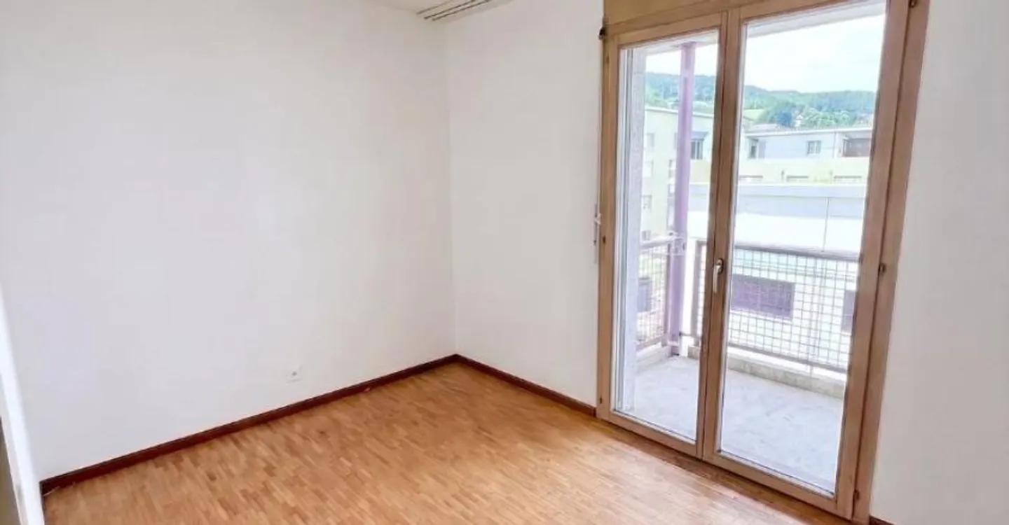 Appartement spacieux au dernier étage - Photo 3 sur 11