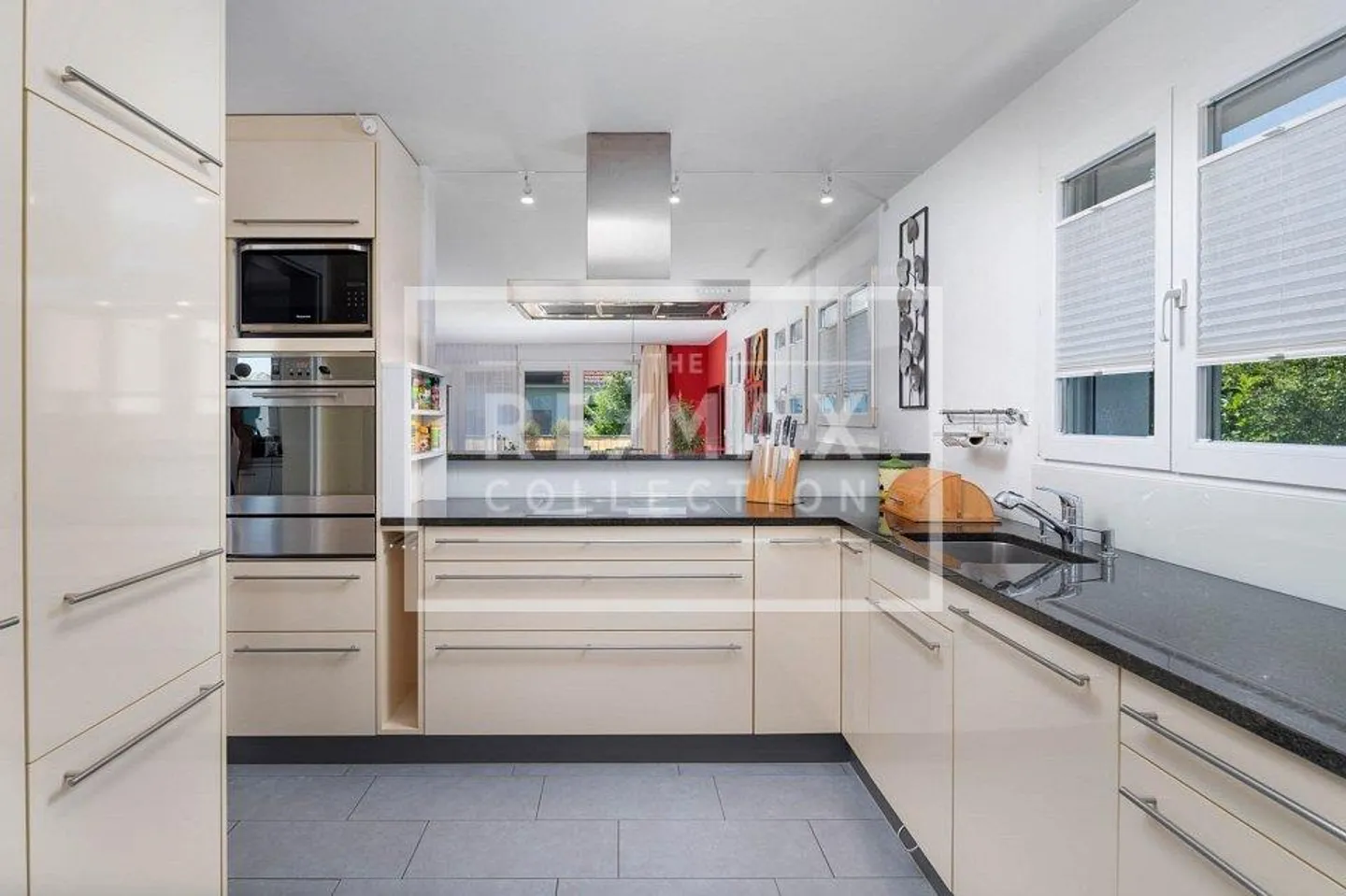 5.5-room penthouse apartment over 3 levels with terrace & wellness area - Photo 3 of 13