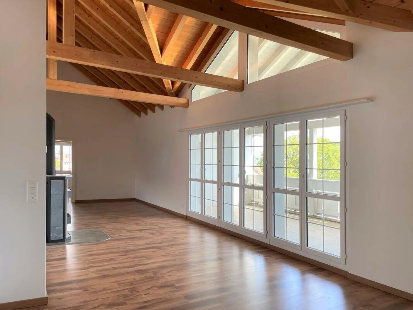 Appartement en attique spacieux de 5,5 pièces avec vue imprenable - Photo 4 sur 12