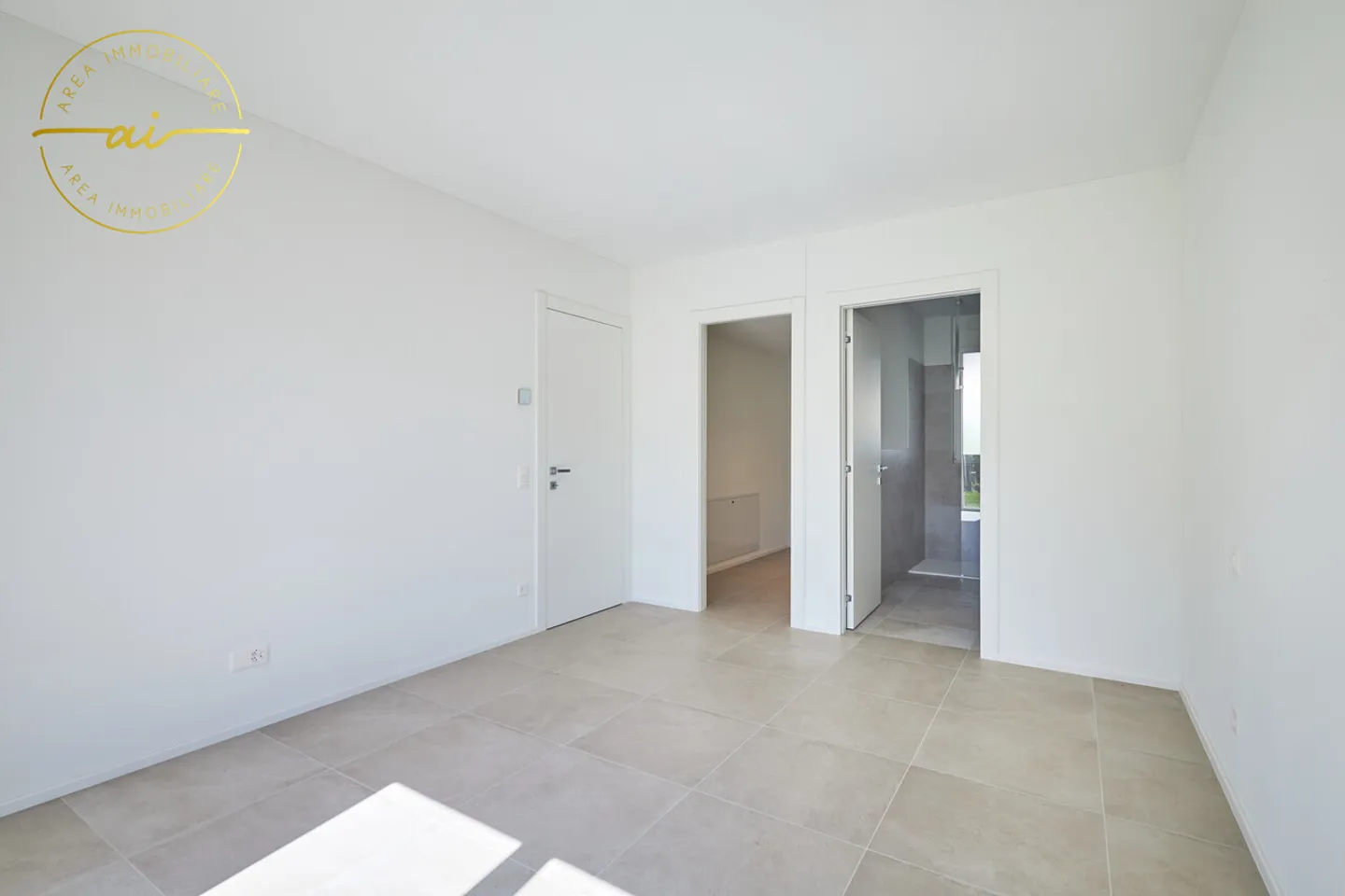 ELEGANTE 2.5 ZIMMER NEUBAU MIT GARTEN - Foto 8 von 12
